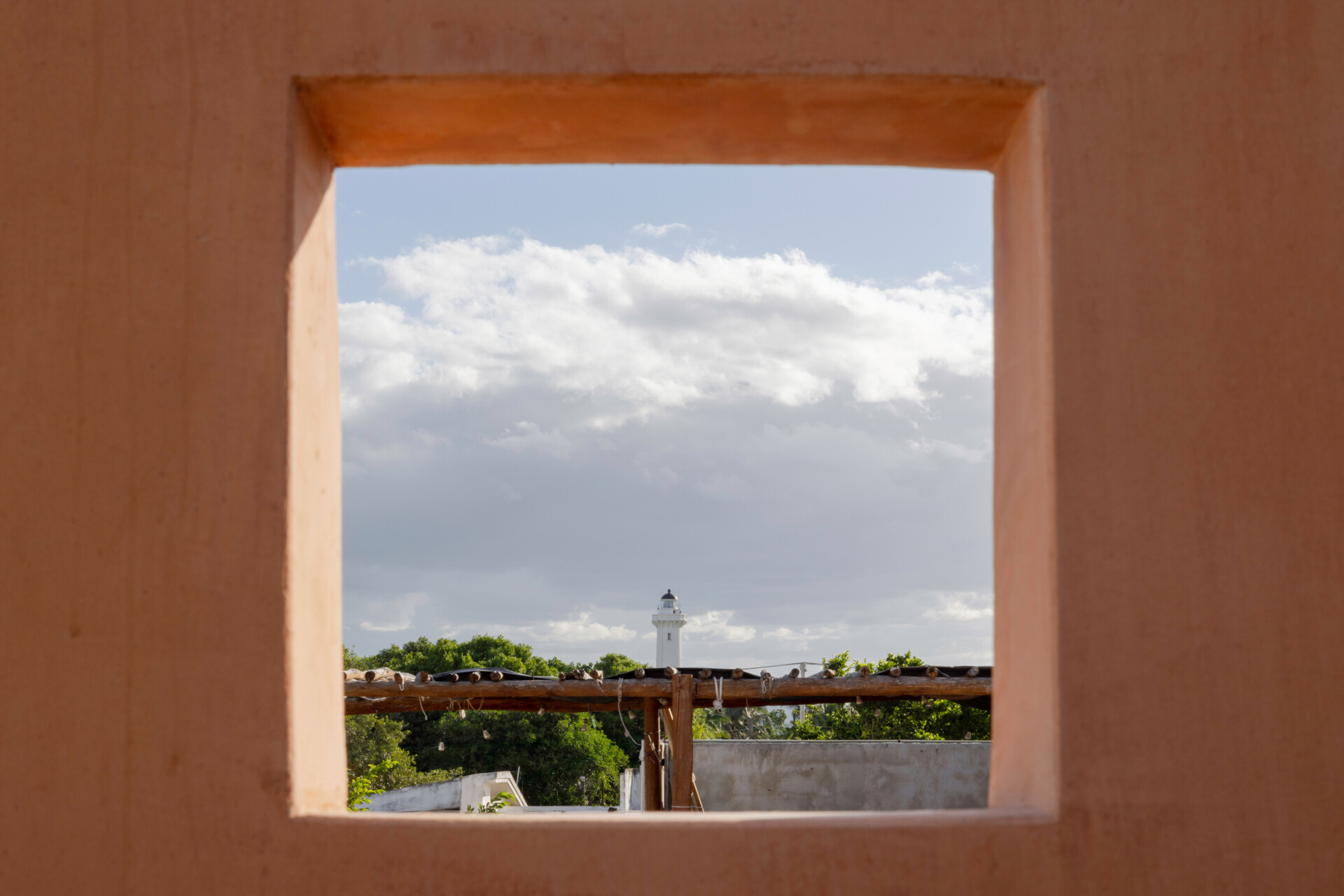 At the top, the home opens to a rooftop terrace designed for relaxation and gatherings. A small pool and barbecue area make this compact structure feel complete, offering panoramic views of the beach, pier, and lighthouse, an urban-meets-coastal outlook that defines the spirit of Progreso.