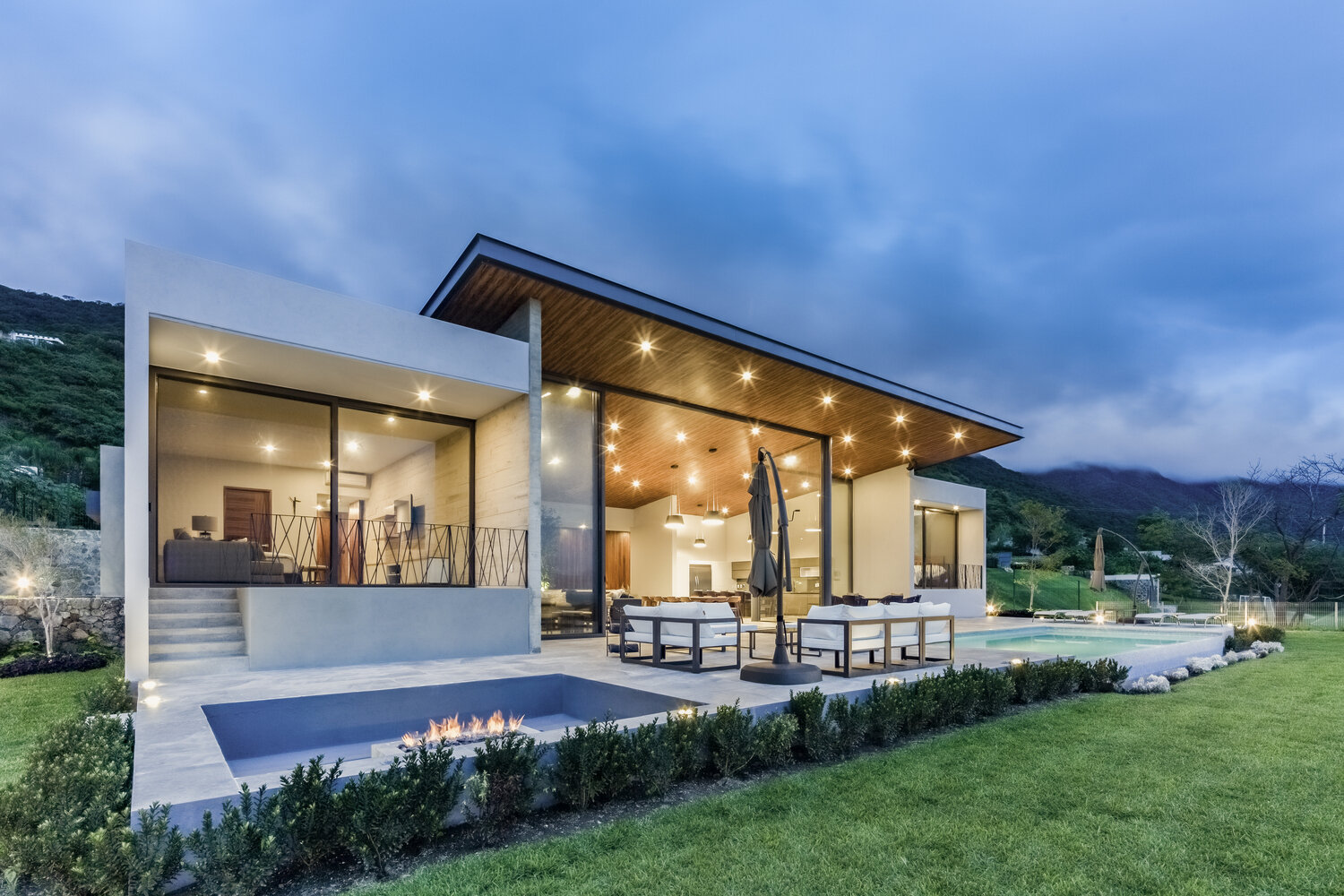 Casa Lago celebrates the serenity of Lake Chapala through open design, natural textures, and timeless simplicity.