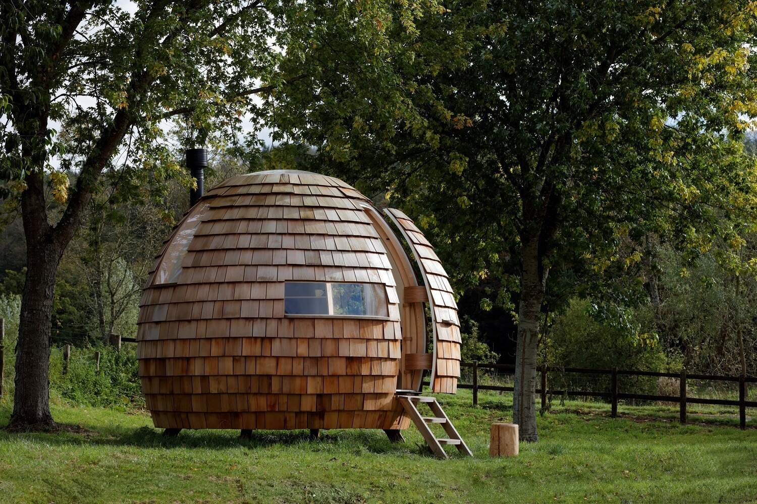 A beautifully crafted cedar-clad pod designed by British makers Dominic Ash and Jeremy Fitter. The Escape Pod is a modern backyard garden room, with customizable interiors for working, relaxing, or entertaining.