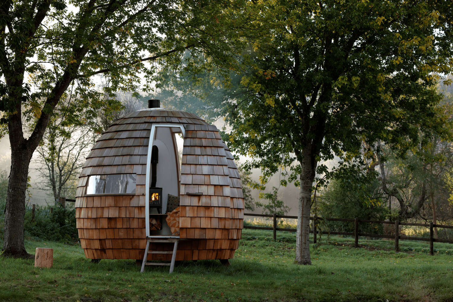 A beautifully crafted cedar-clad pod designed by British makers Dominic Ash and Jeremy Fitter. The Escape Pod is a modern backyard garden room, with customizable interiors for working, relaxing, or entertaining.