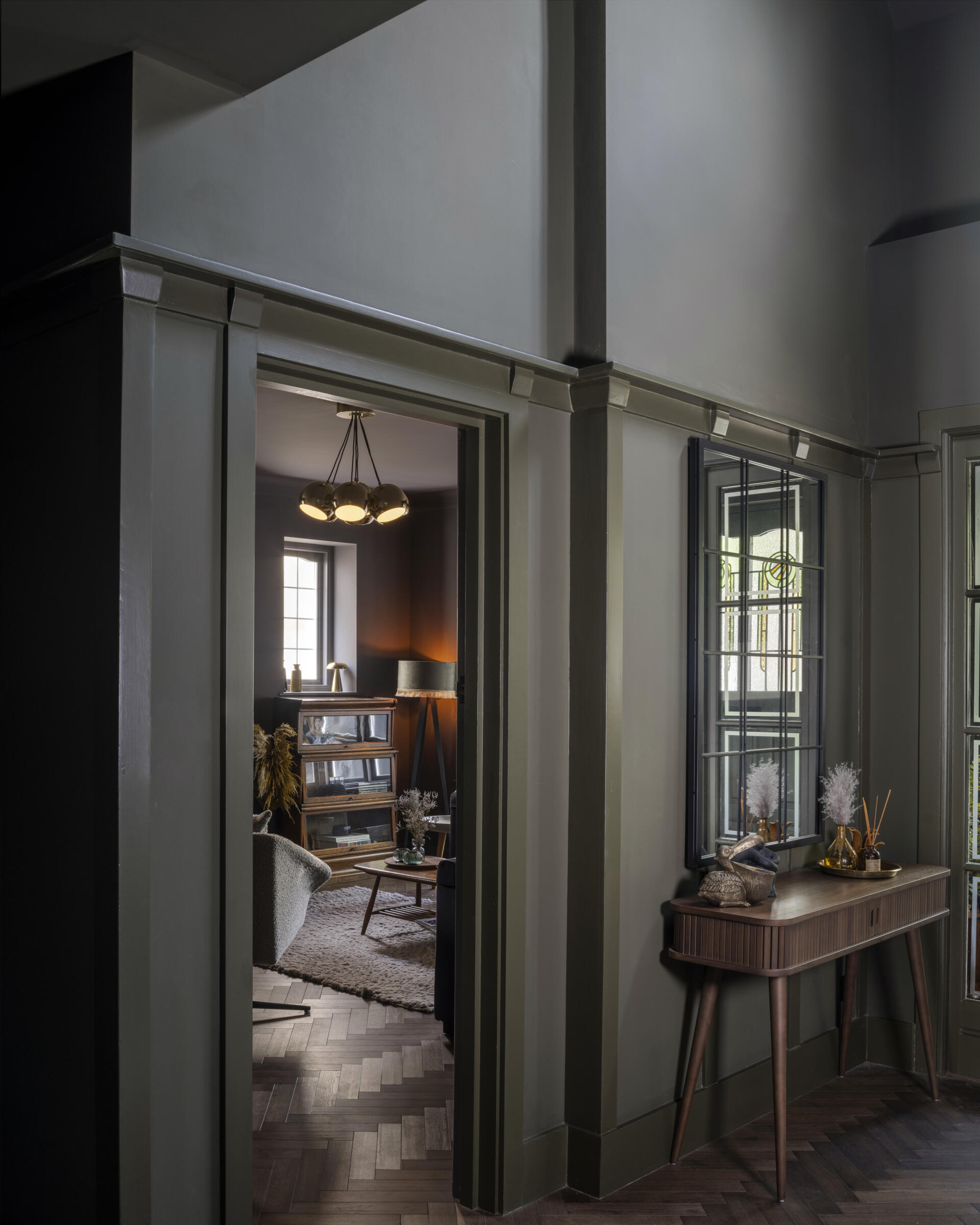 A sitting room retains a sense of the home’s original character, blending soft neutrals with tactile finishes.