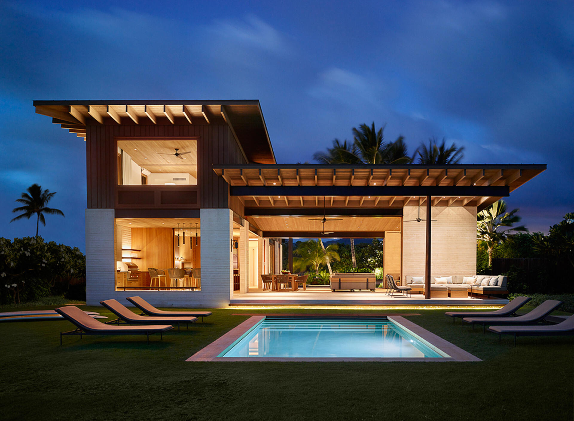 A seamless indoor-outdoor flow defines this Hawaiian home, complete with poolside lounge and outdoor kitchen.