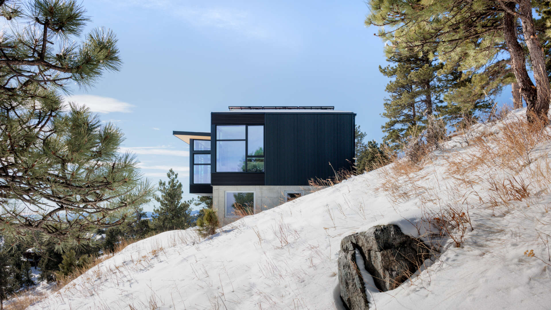 A calm and modern mountain home designed to feel open, light filled, and perfectly connected to its surroundings.