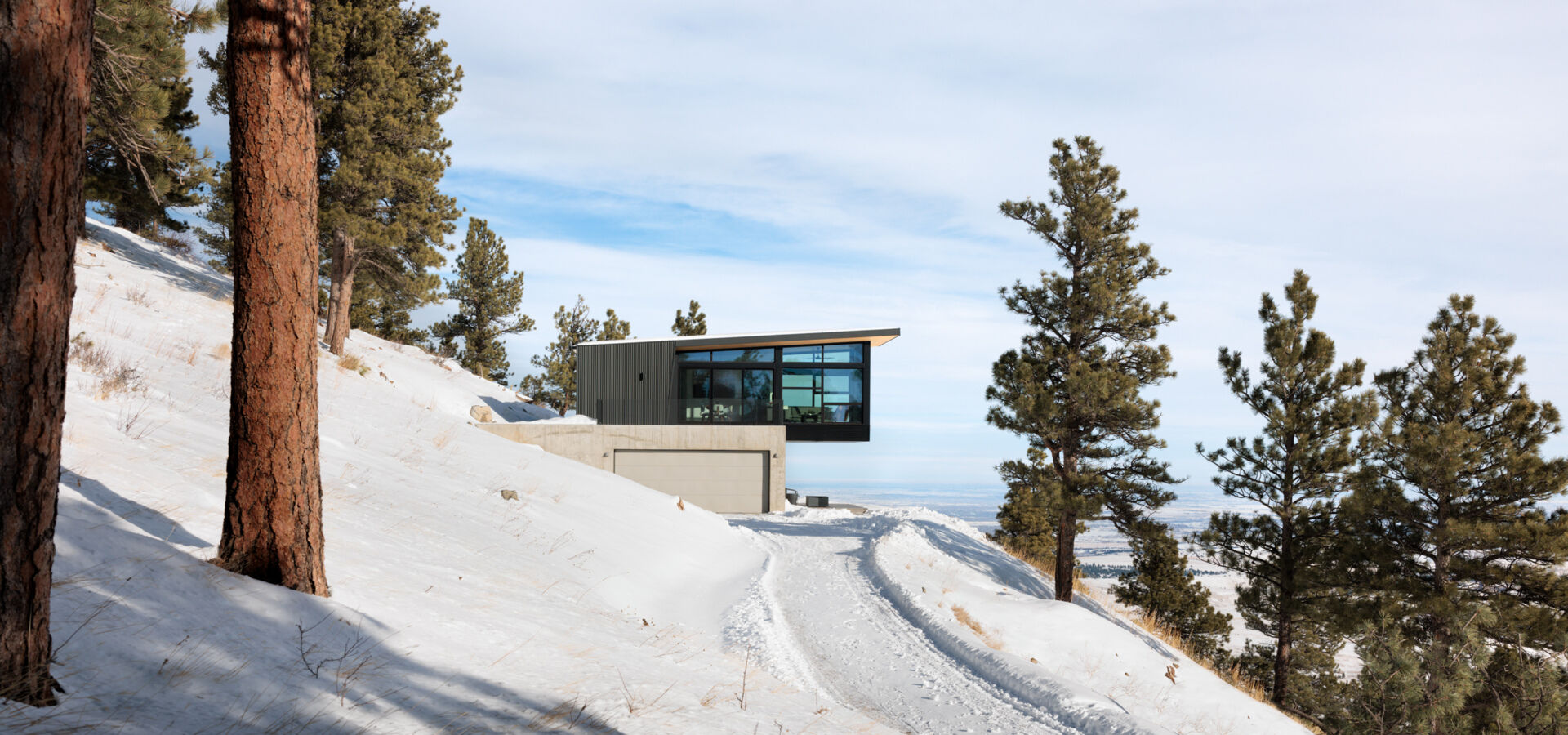 A calm and modern mountain home designed to feel open, light filled, and perfectly connected to its surroundings.
