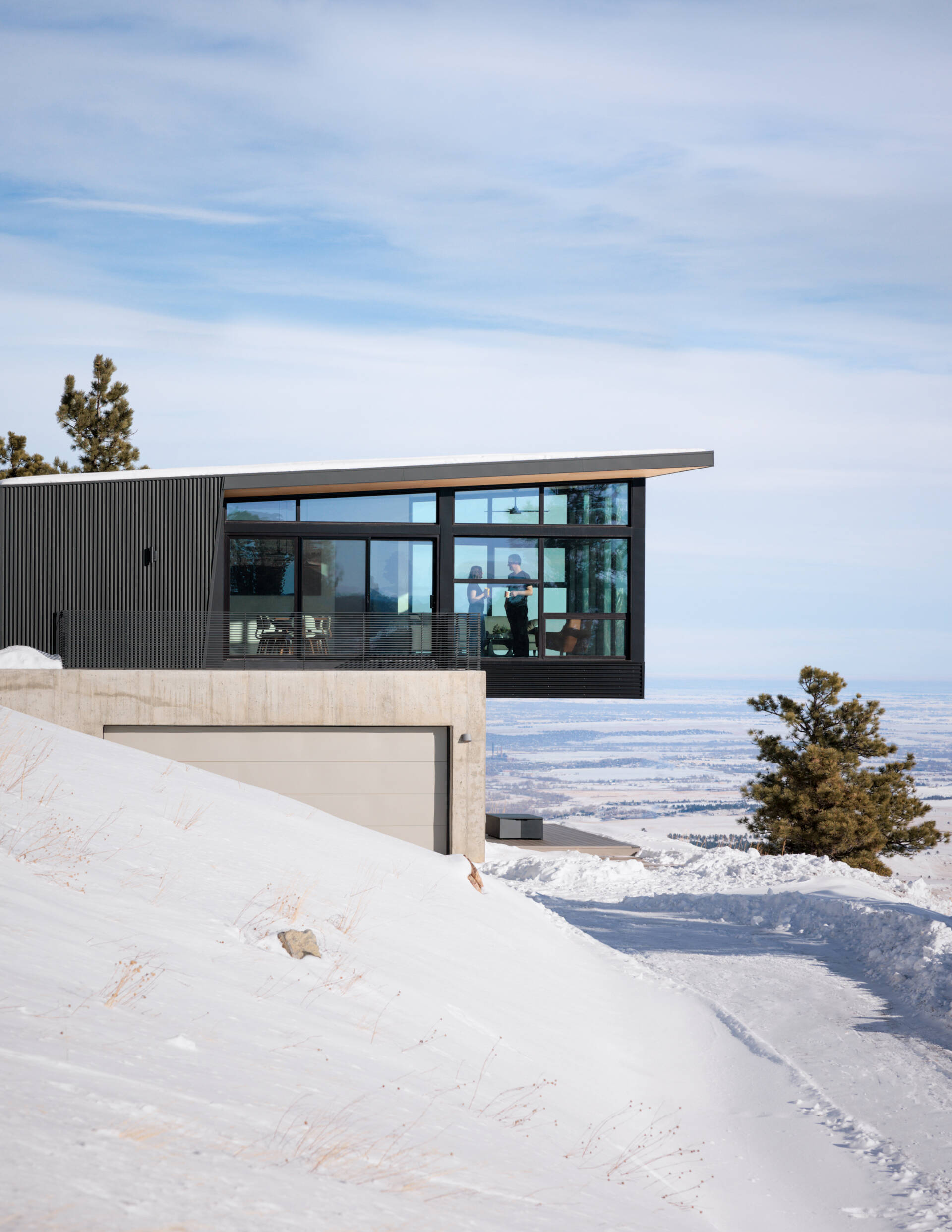 A calm and modern mountain home designed to feel open, light filled, and perfectly connected to its surroundings.