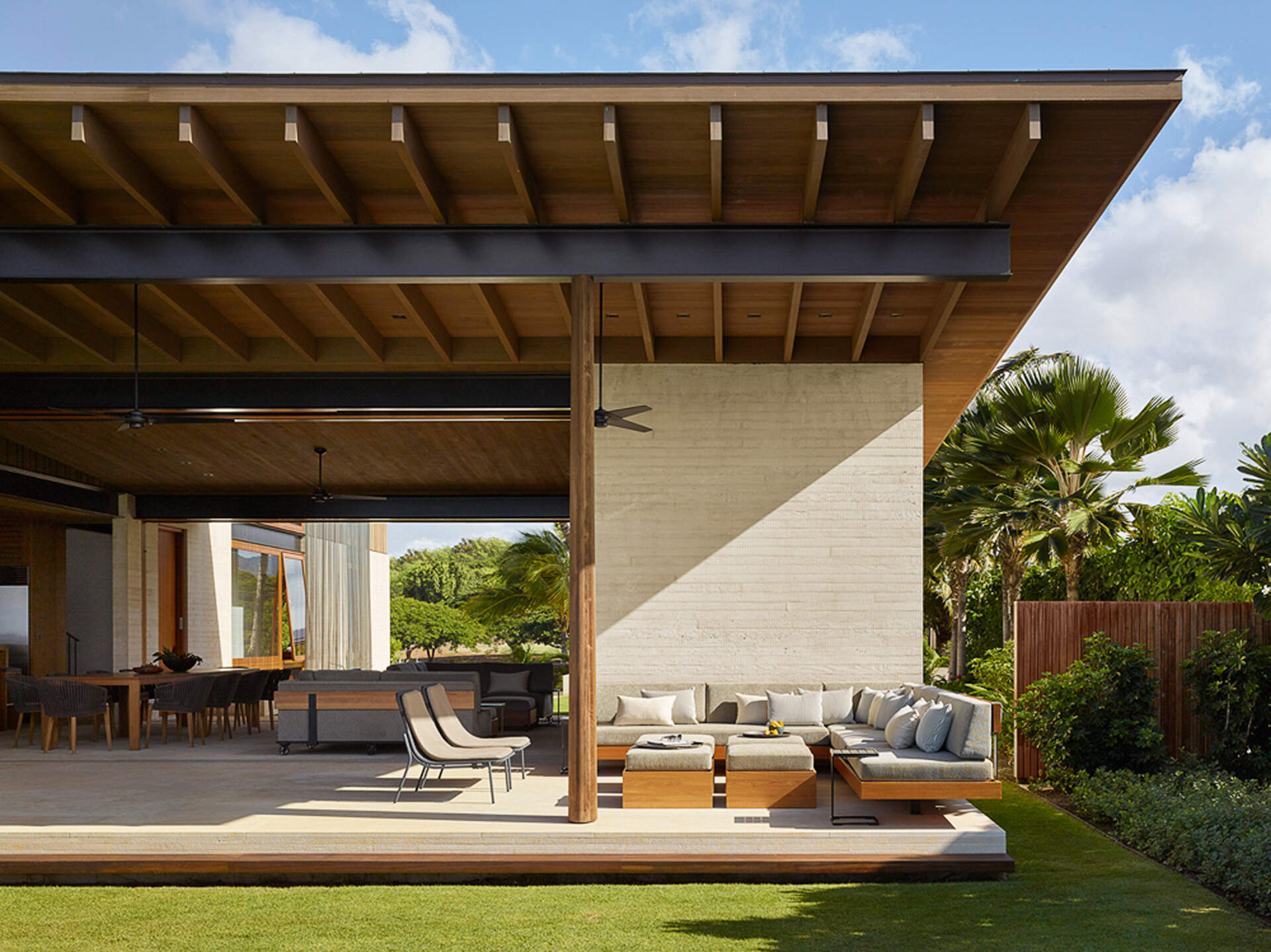 A seamless indoor-outdoor flow defines this Hawaiian home, complete with poolside lounge and outdoor kitchen.