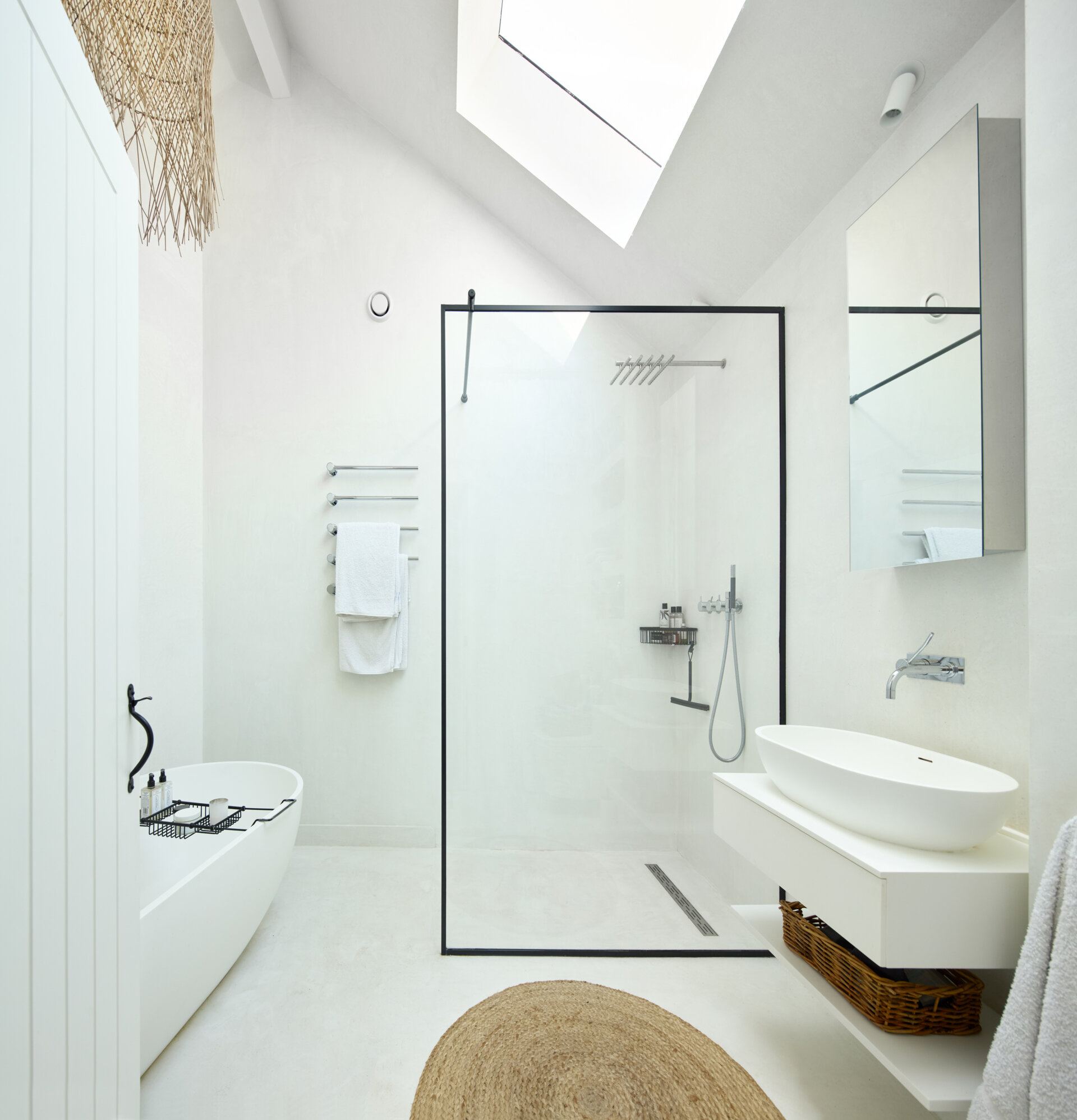 In this bathroom everything is kept crisp and white, so the rooms feel bright and unforced. Minimal black accents give just enough definition without breaking the calm.