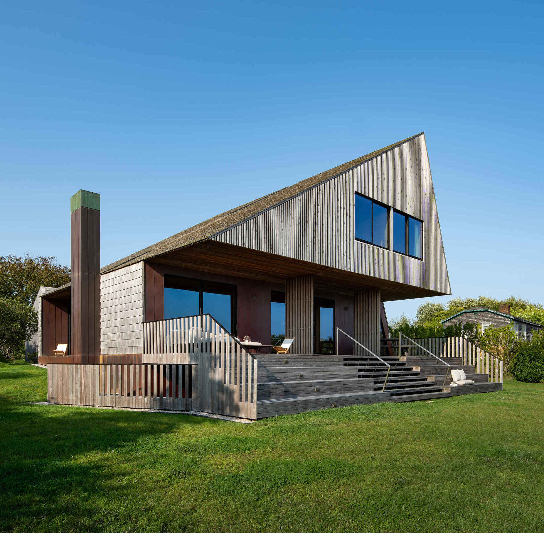 A cedar and copper deck that blurs indoors and out, built to age beautifully in the island’s salt air and frame endless ocean views.