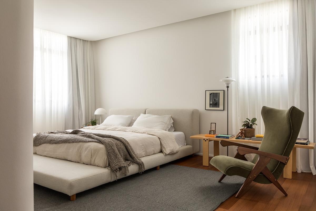 This modern primary suite features the Cuca Armchair by Zanine Caldas and the Lina Bench by Alencar, designed specifically for the homeowners, while soft materials and personal objects build a calm, collected atmosphere.