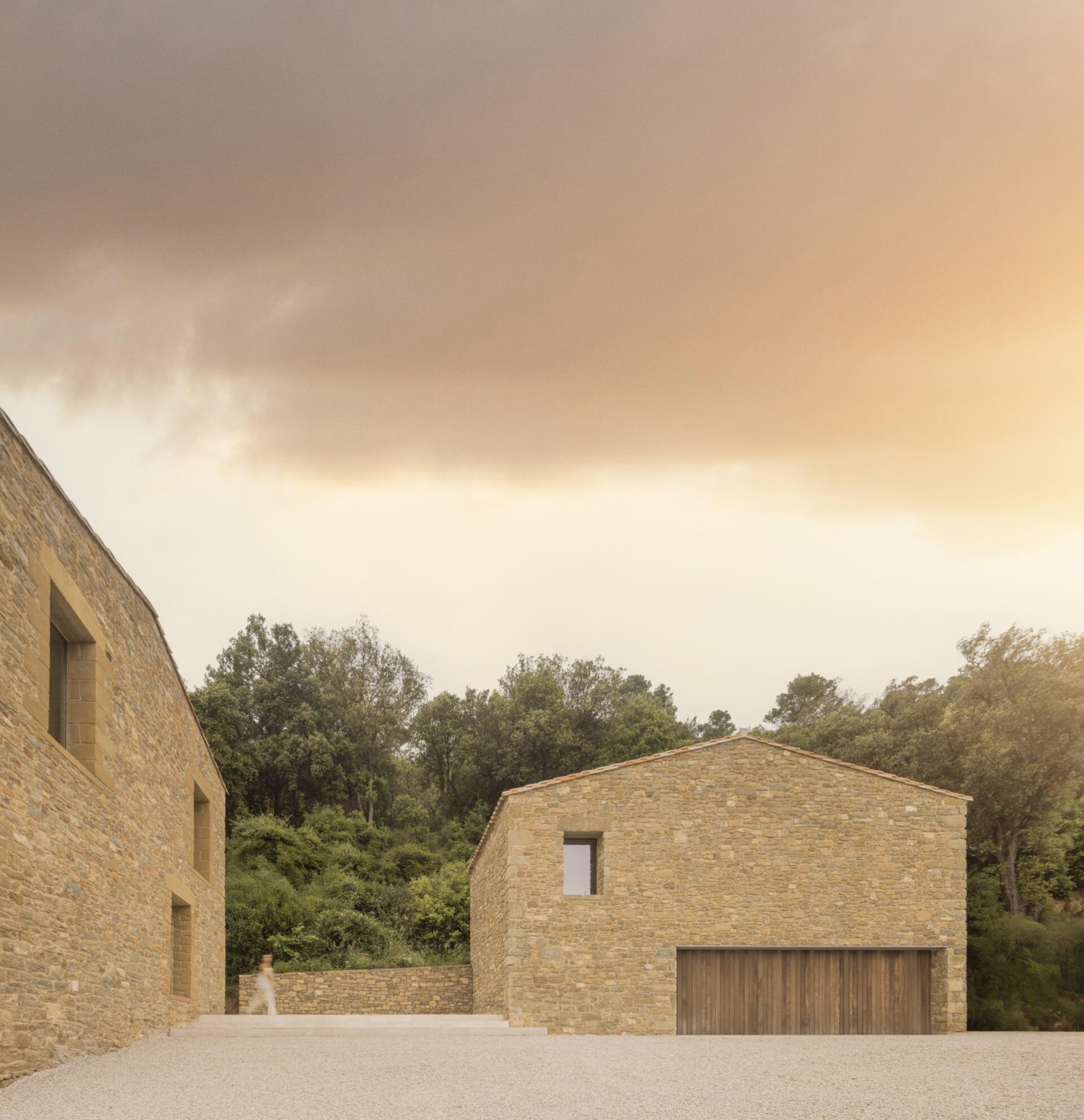 A masterful balance of old stone and modern precision, Mas Cadalt’s architecture preserves its Catalan farmhouse soul while embracing contemporary clarity and light.