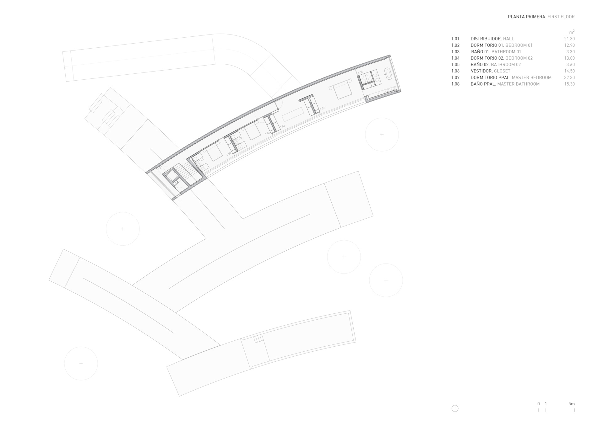 A Madrid house by Fran Silvestre Arquitectos that uses curves, proportion, and an ascending layout to create architecture that feels calm and natural.