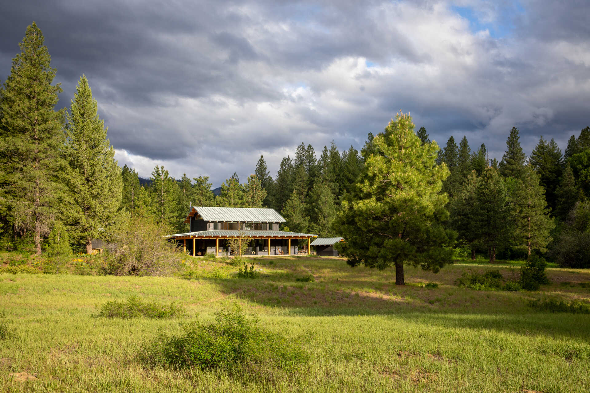 Set on a river-meandering site in the Methow Valley, this home blends classic lodge architecture with refined Japanese detailing, shaped by light, landscape, and sun-conscious design.
