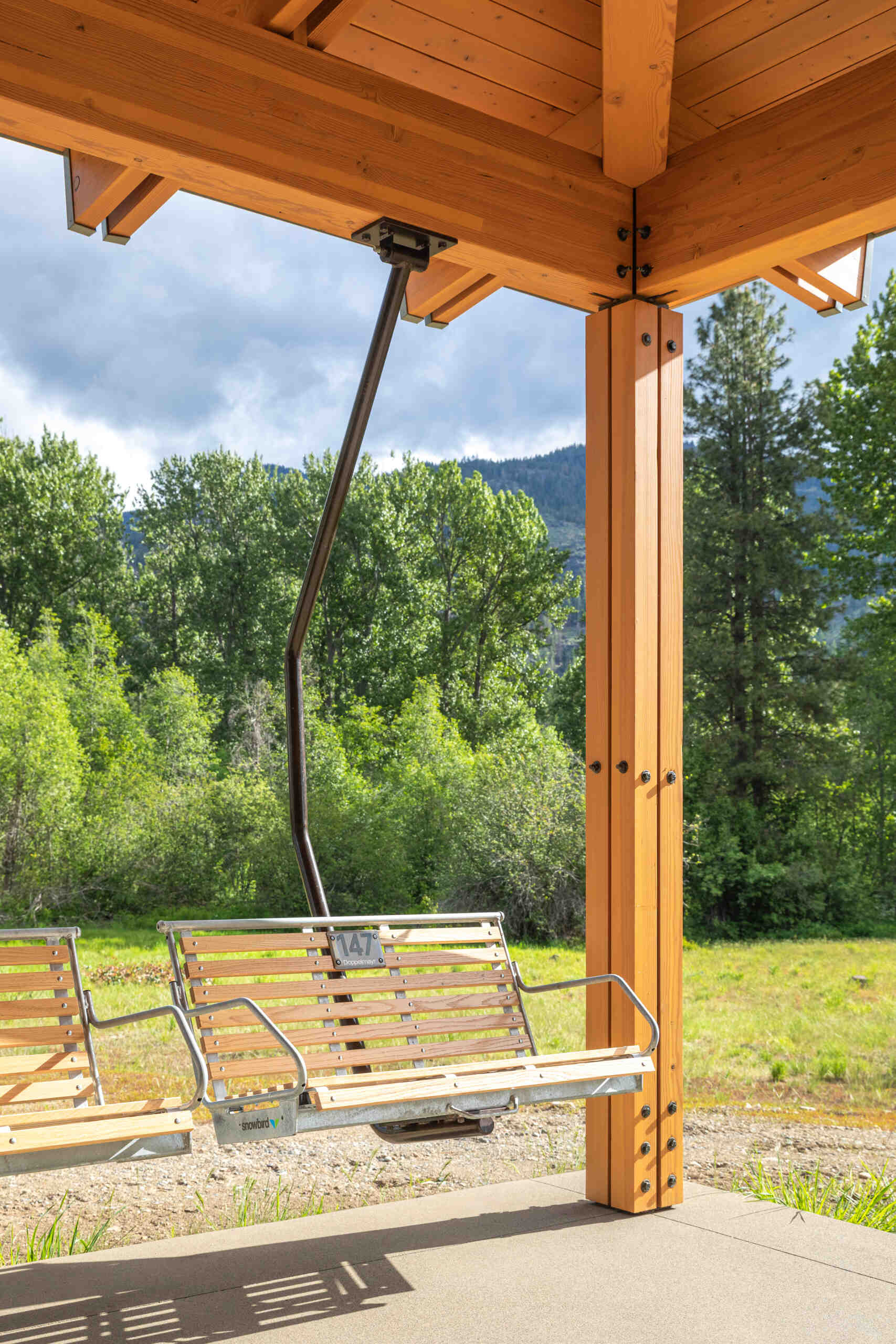 Set on a river-meandering site in the Methow Valley, this home blends classic lodge architecture with refined Japanese detailing, shaped by light, landscape, and sun-conscious design.