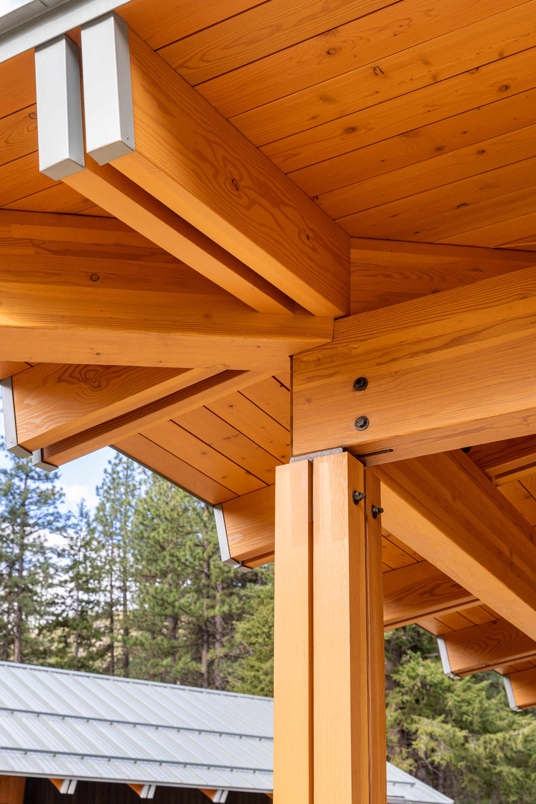 Set on a river-meandering site in the Methow Valley, this home blends classic lodge architecture with refined Japanese detailing, shaped by light, landscape, and sun-conscious design.