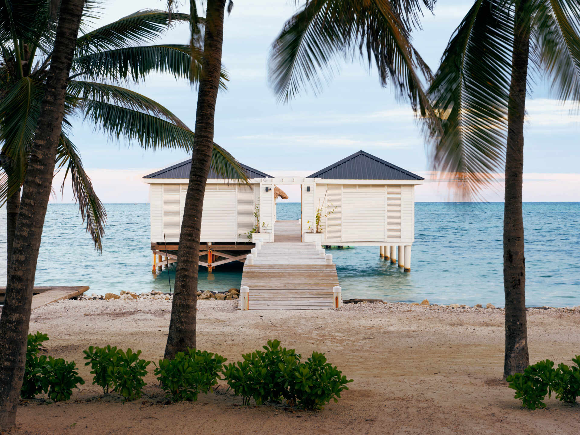 The boathouse was the first structure completed, reflecting the homeowners’ connection to the sea. Built directly over the water, it provides covered boat storage and space for fishing and diving gear. When the boat is docked, the platform becomes a place for watching sunrises, fishing, and cleaning fresh catches just steps from the kitchen.