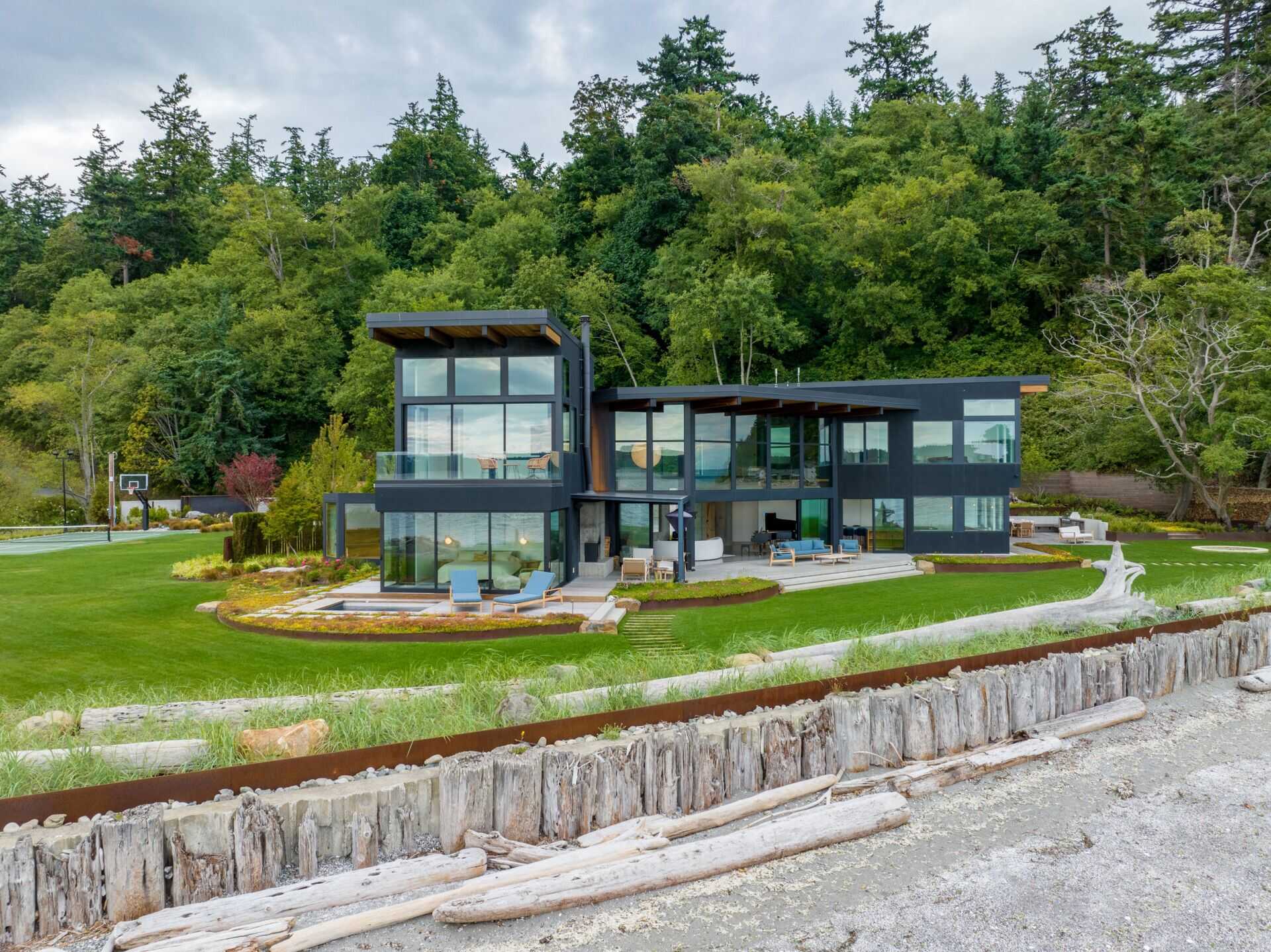 This coastal home shows how architecture can respond directly to land, regulation, and risk. Designed within an existing footprint, the form reflects shoreline rules, steep slopes, and long term durability in a marine environment.