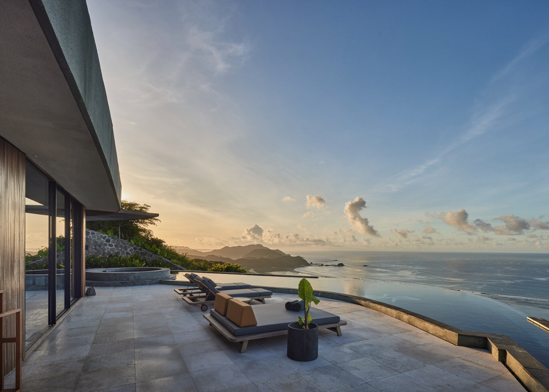 Set within the home’s descending geometry, the pool aligns with the slope and opens uninterrupted views toward the bay.