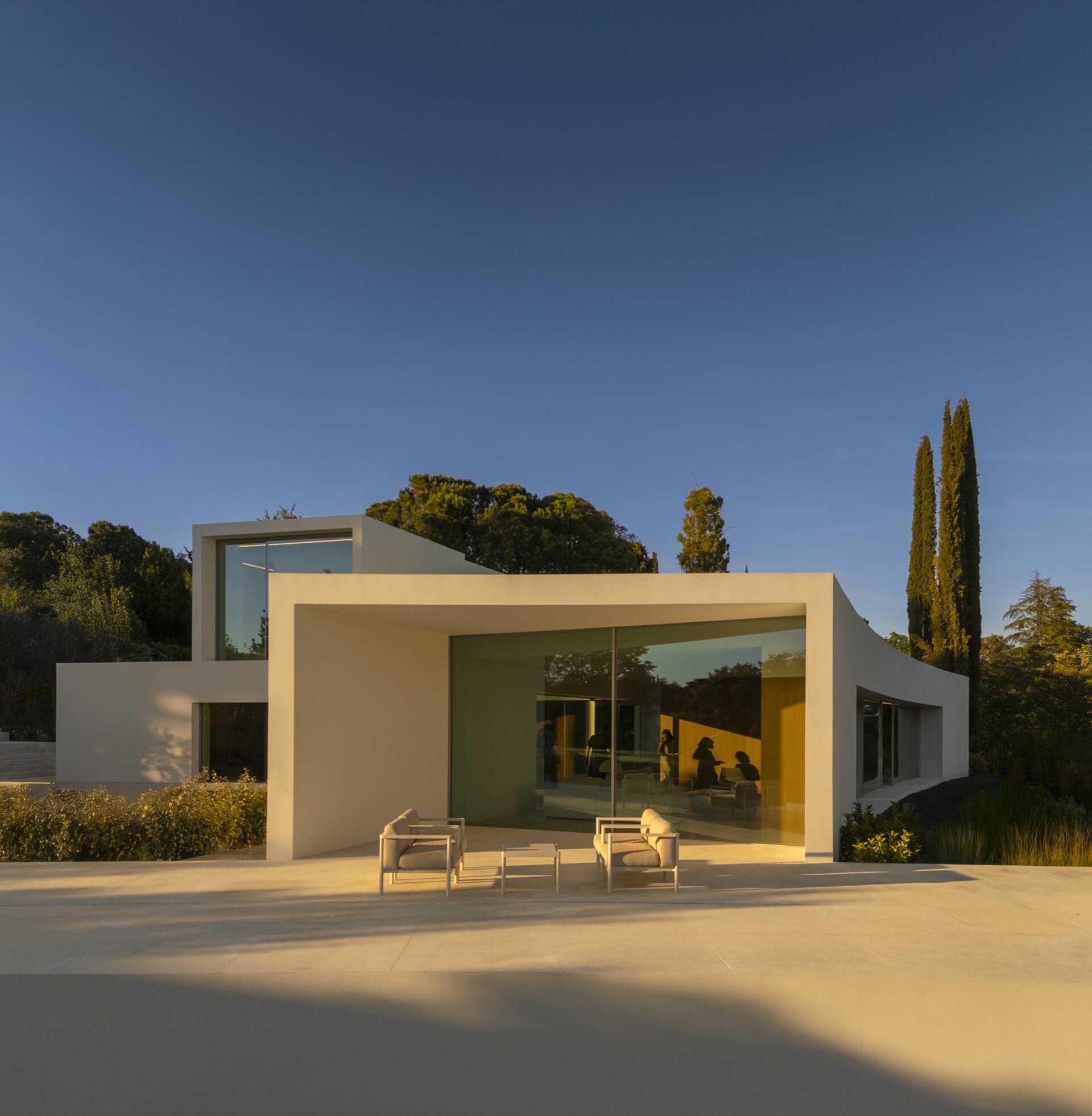 Architecture made from long curved volumes arranged in sequence, shaping circulation and movement throughout this Madrid house by Fran Silvestre Arquitectos.