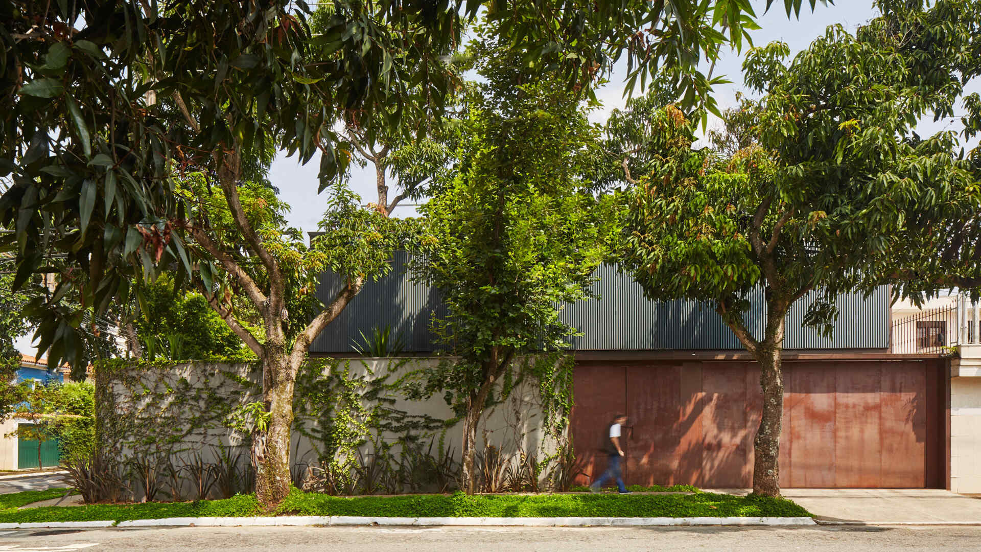A concrete box hidden behind walls shows how an architect designed his own home to prioritize privacy in São Paulo.