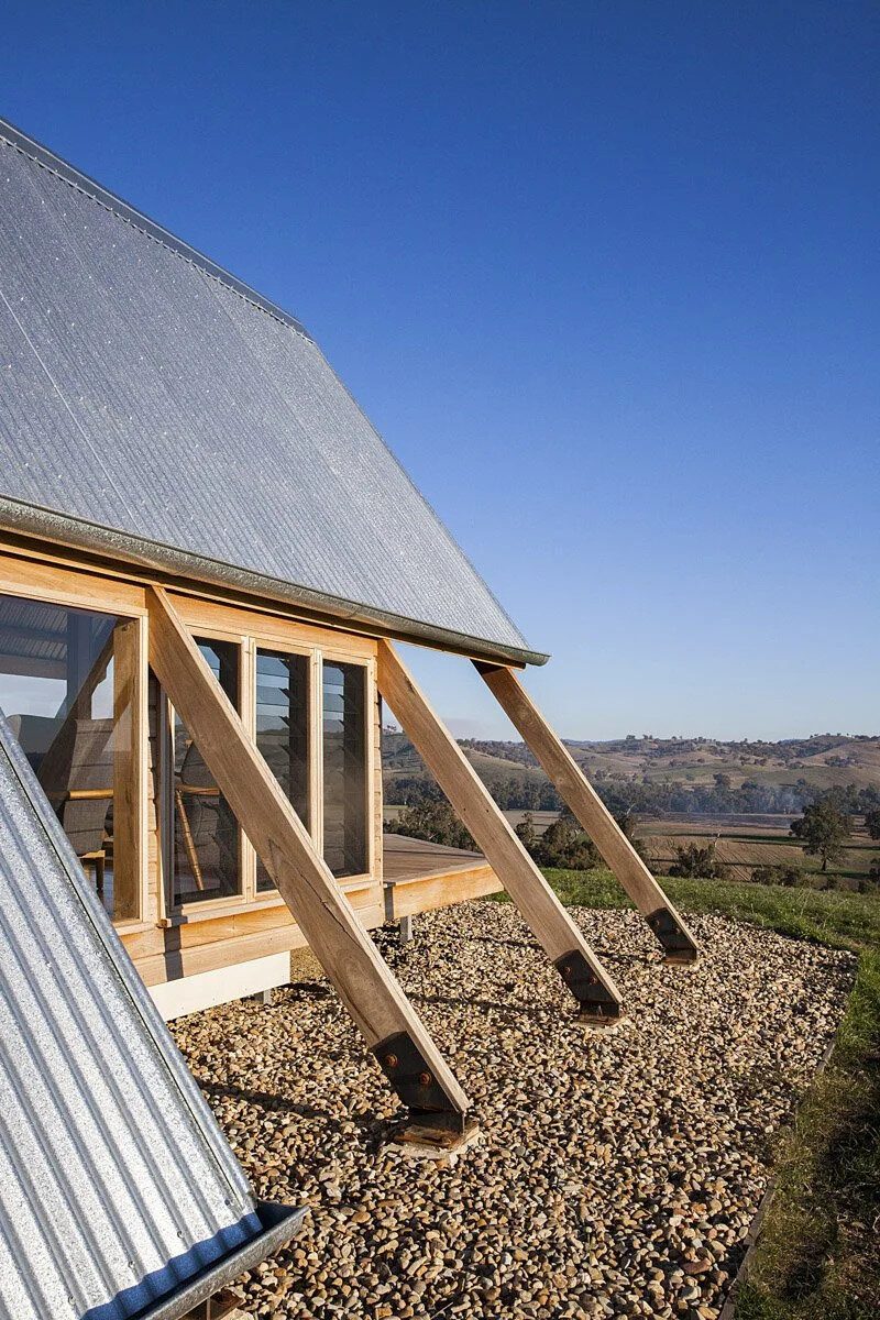 JR’s Hut is a small timber cabin on Kimo Estate in rural New South Wales. Inspired by a classic ‘A’ frame, it’s designed for relaxation, featuring sustainable hardwoods, a cozy interior, and views over the surrounding farmland.