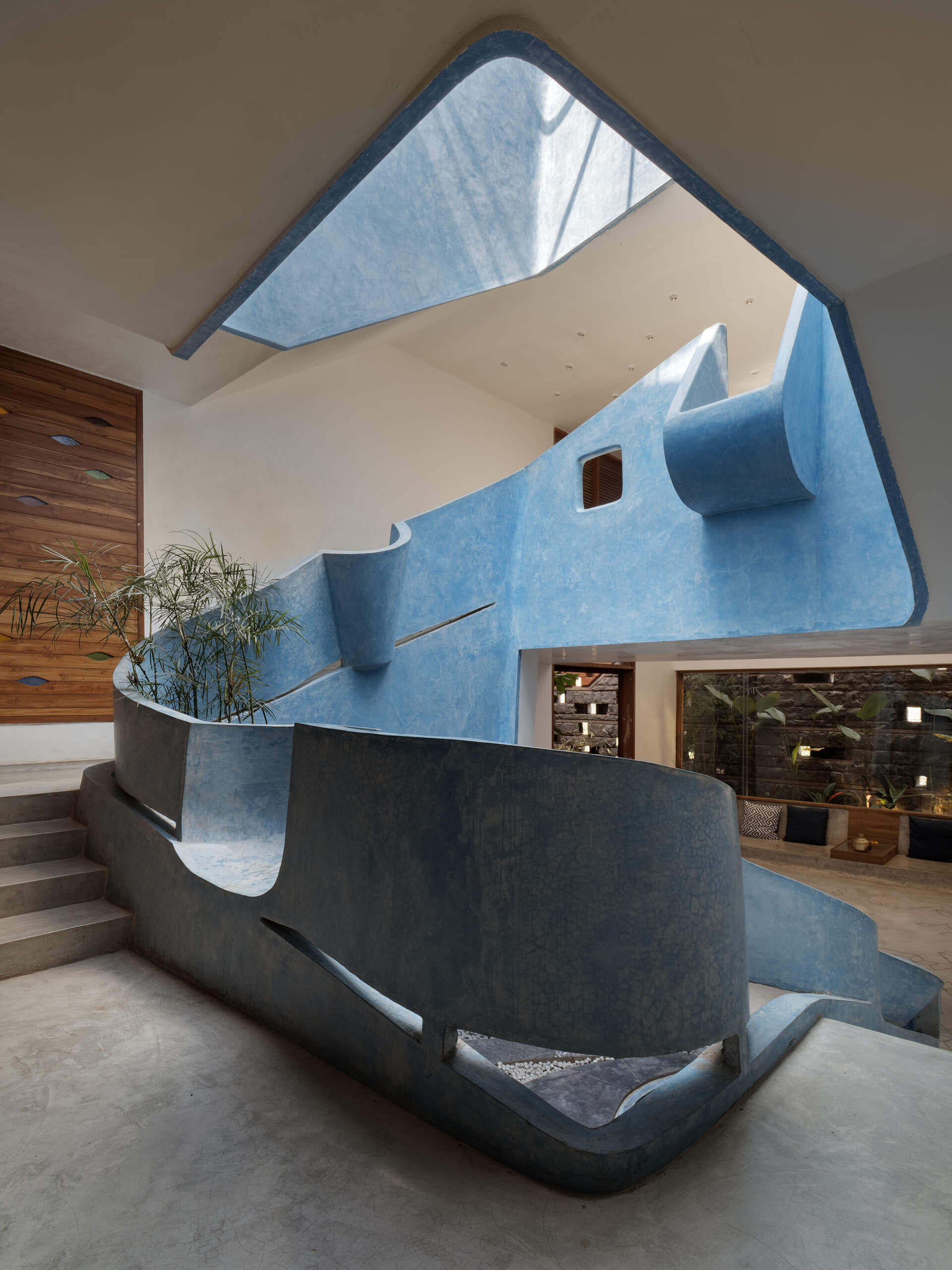 Learn how the Ferrogami crafted staircases connect the shifting levels of the home with lightness and precision.