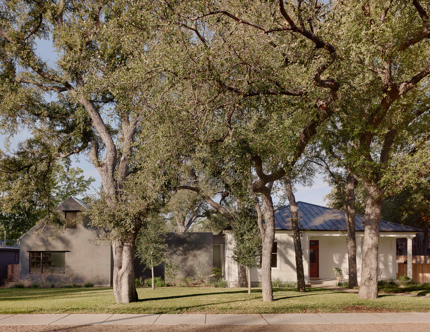 A new addition designed to sit in contrast with the restored historic structure. Rather than mimic the original bungalow, the addition creates an architectural juxtaposition that looks forward while still respecting the home’s past.