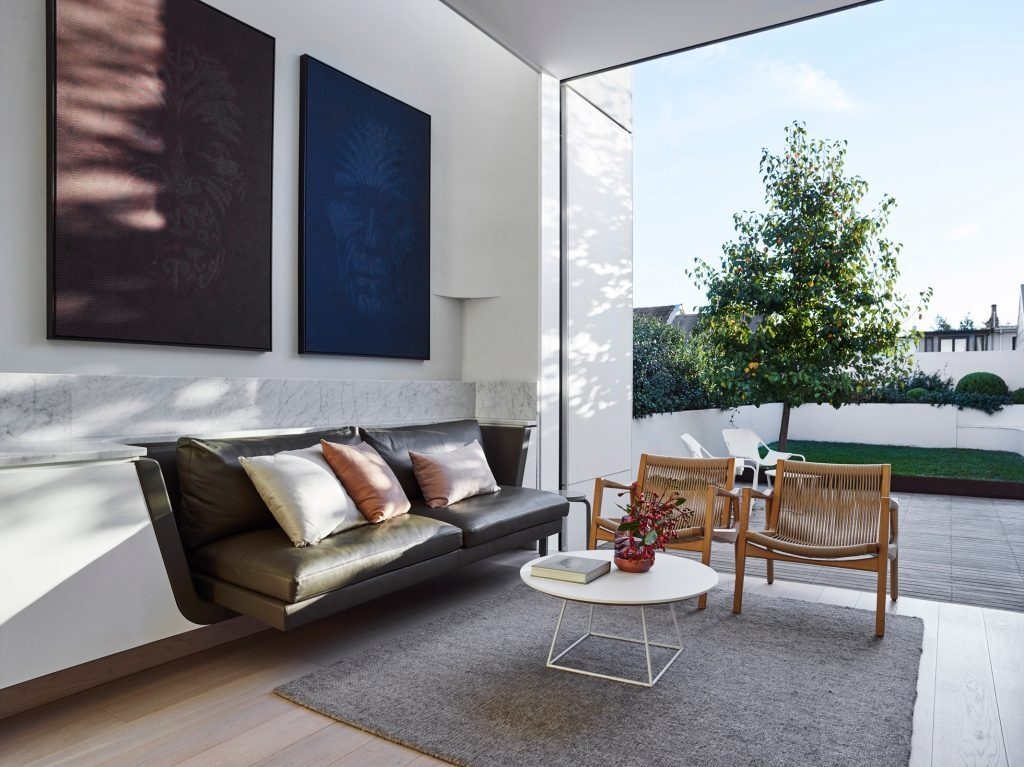 El espacio habitable de planta abierta combina comodidad, funcionalidad y proporciones generosas.