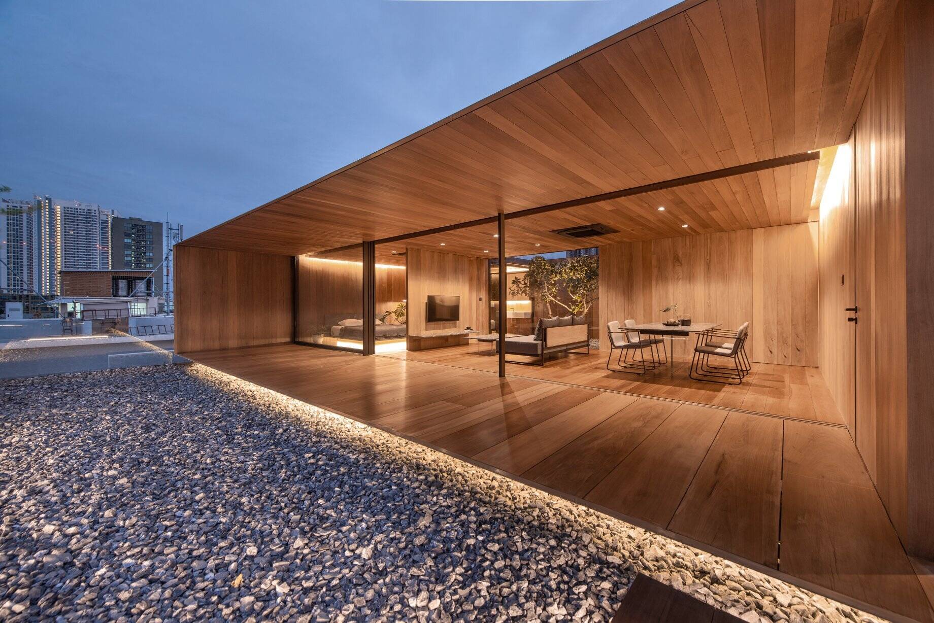 Set back from the edge, this rooftop house is completely hidden from public roads, preserving the apartment building below.