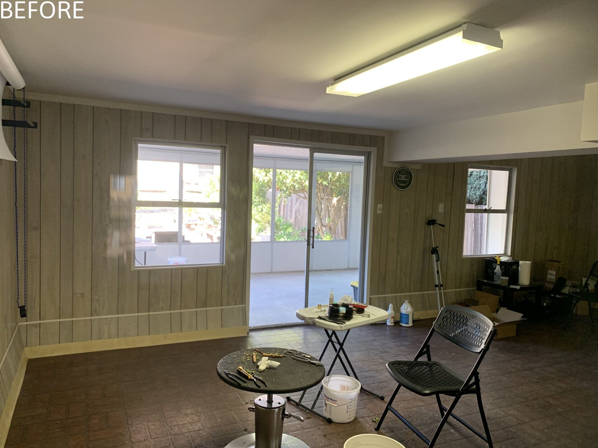 The renovation introduces a dedicated workshop environment with wide French doors opening from street to garden. Large carts can move bonsai trees directly from truck to backyard with ease, while still accommodating a single car garage.