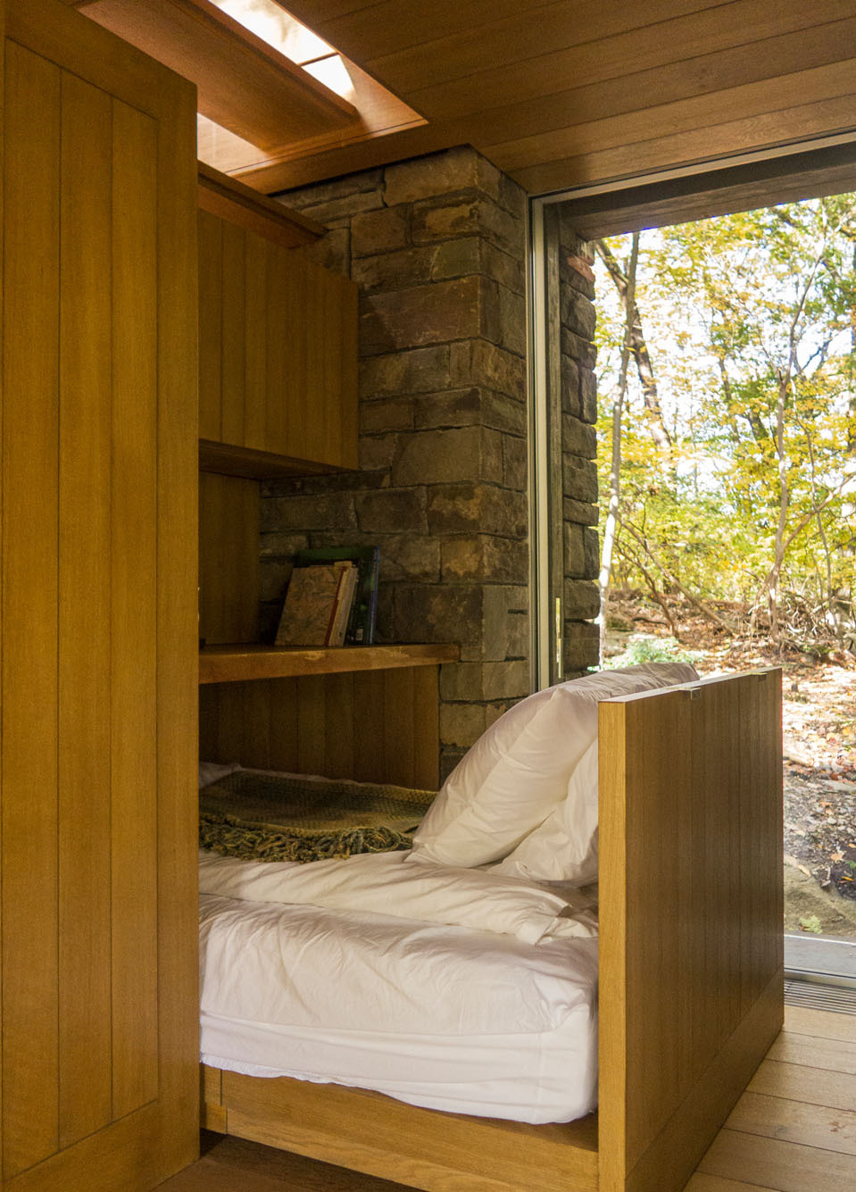 Ingenious studio design with hidden bed, rooftop access, and discreet bathroom for complete comfort.