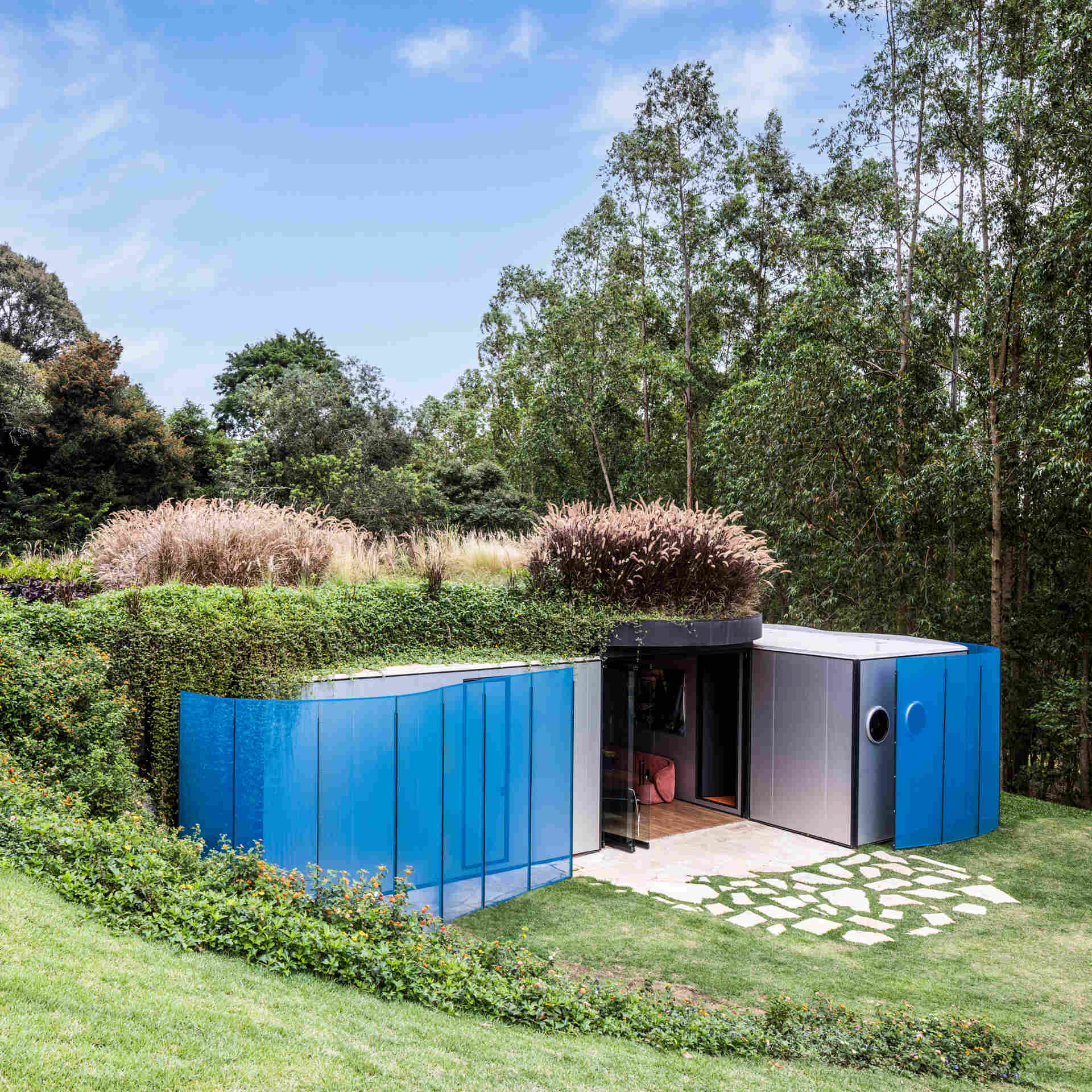 Ibiuna Prefabricated Weekend House by Rodrigo Ohtake.