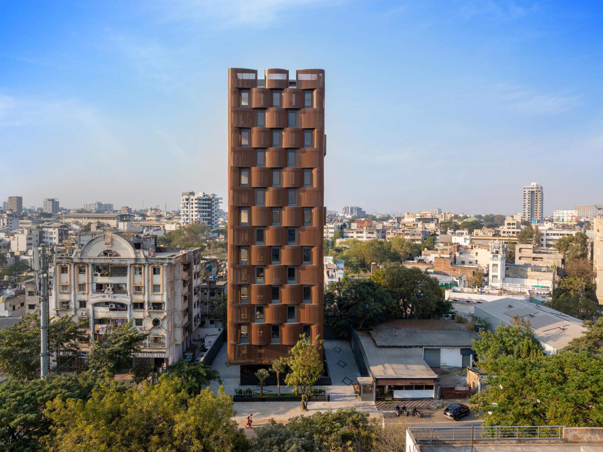 This 14-level office in Nagpur replaces the typical glass facade with layered decks, aluminum louvers, and greenery designed for 48°C summers. A climate-smart approach to modern workplace design.