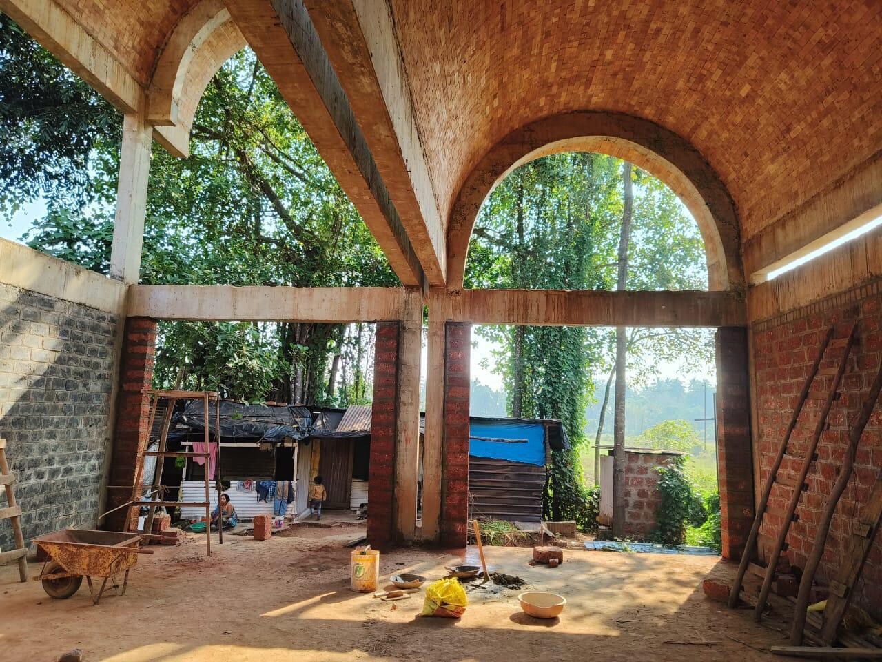 Traditional brick vault construction, lime plaster facades and locally sourced materials reveal a climate-responsive approach rooted in craft and on-site detailing in Goa.