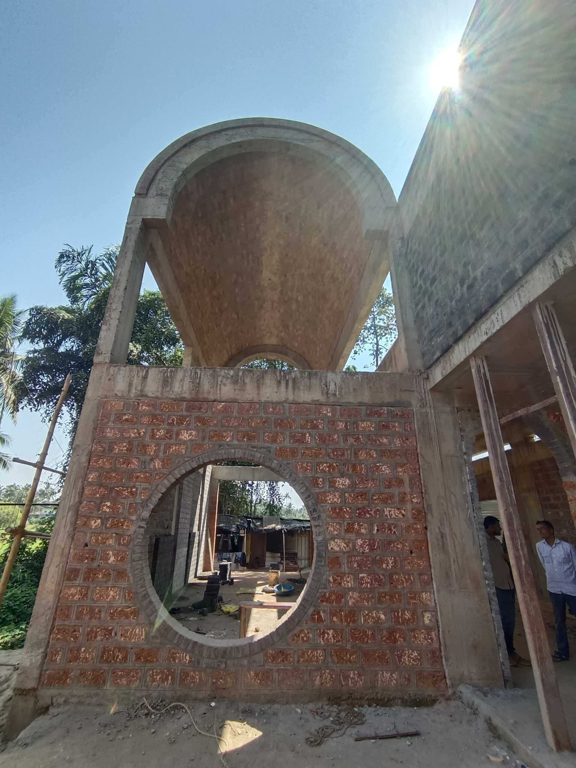 Traditional brick vault construction, lime plaster facades and locally sourced materials reveal a climate-responsive approach rooted in craft and on-site detailing in Goa.