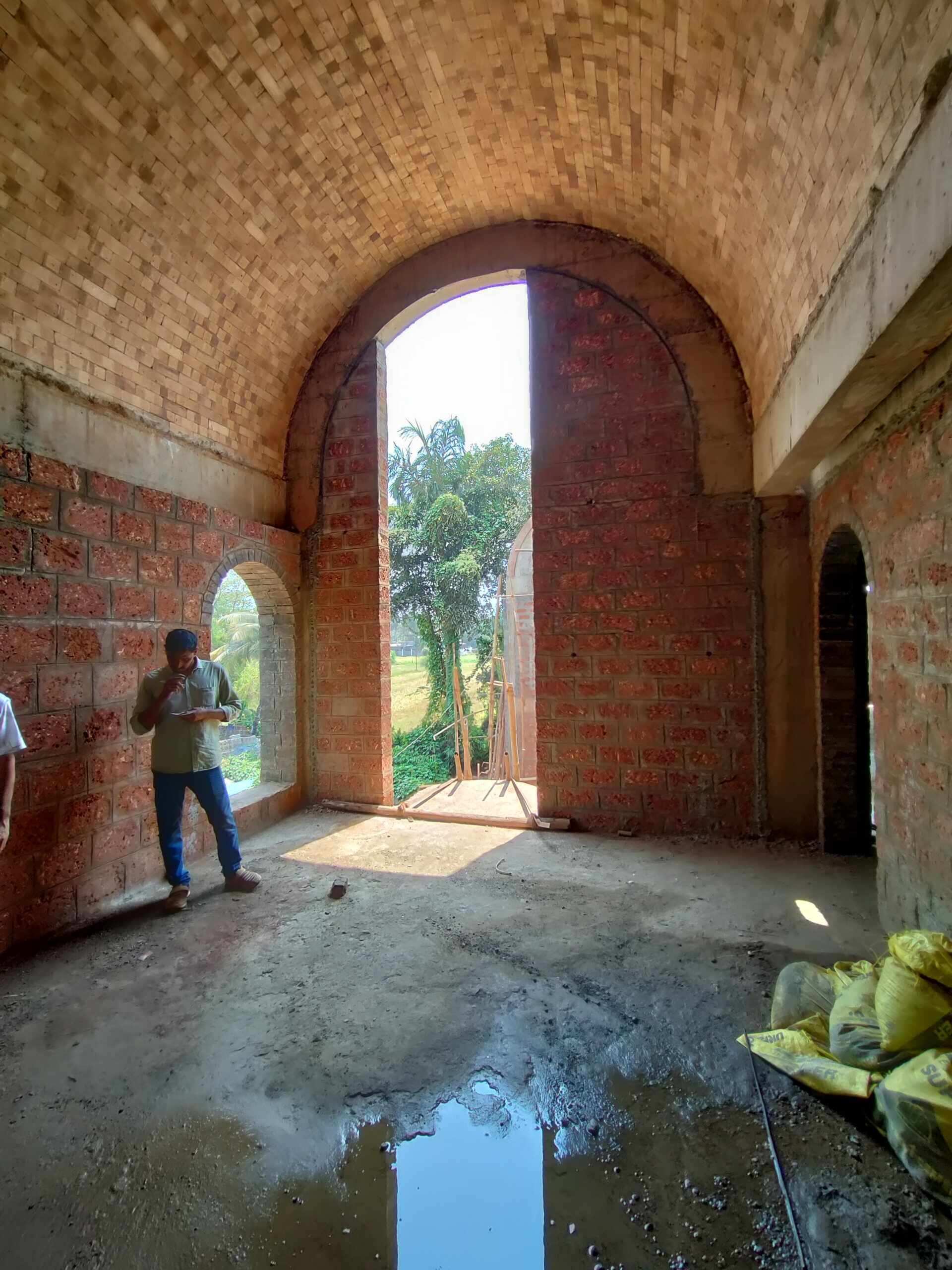 Traditional brick vault construction, lime plaster facades and locally sourced materials reveal a climate-responsive approach rooted in craft and on-site detailing in Goa.