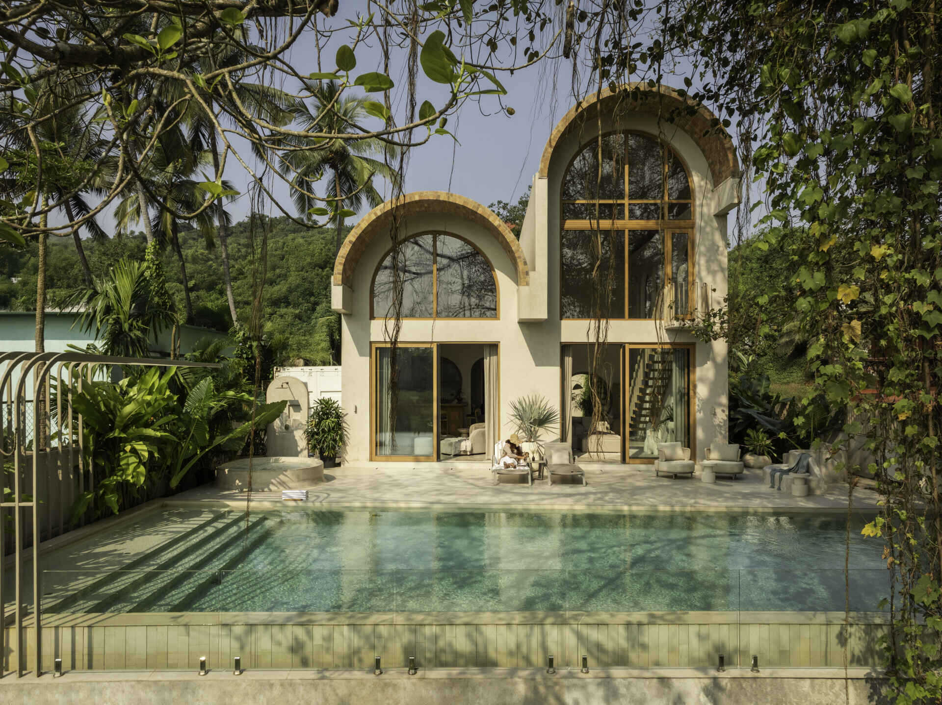 Flowing arches, brick barrel vaults and lime plaster walls define House of Tao. Designed as a continuous monochrome experience, this Goa home unfolds like a sequence of carefully crafted spaces connected by curves.