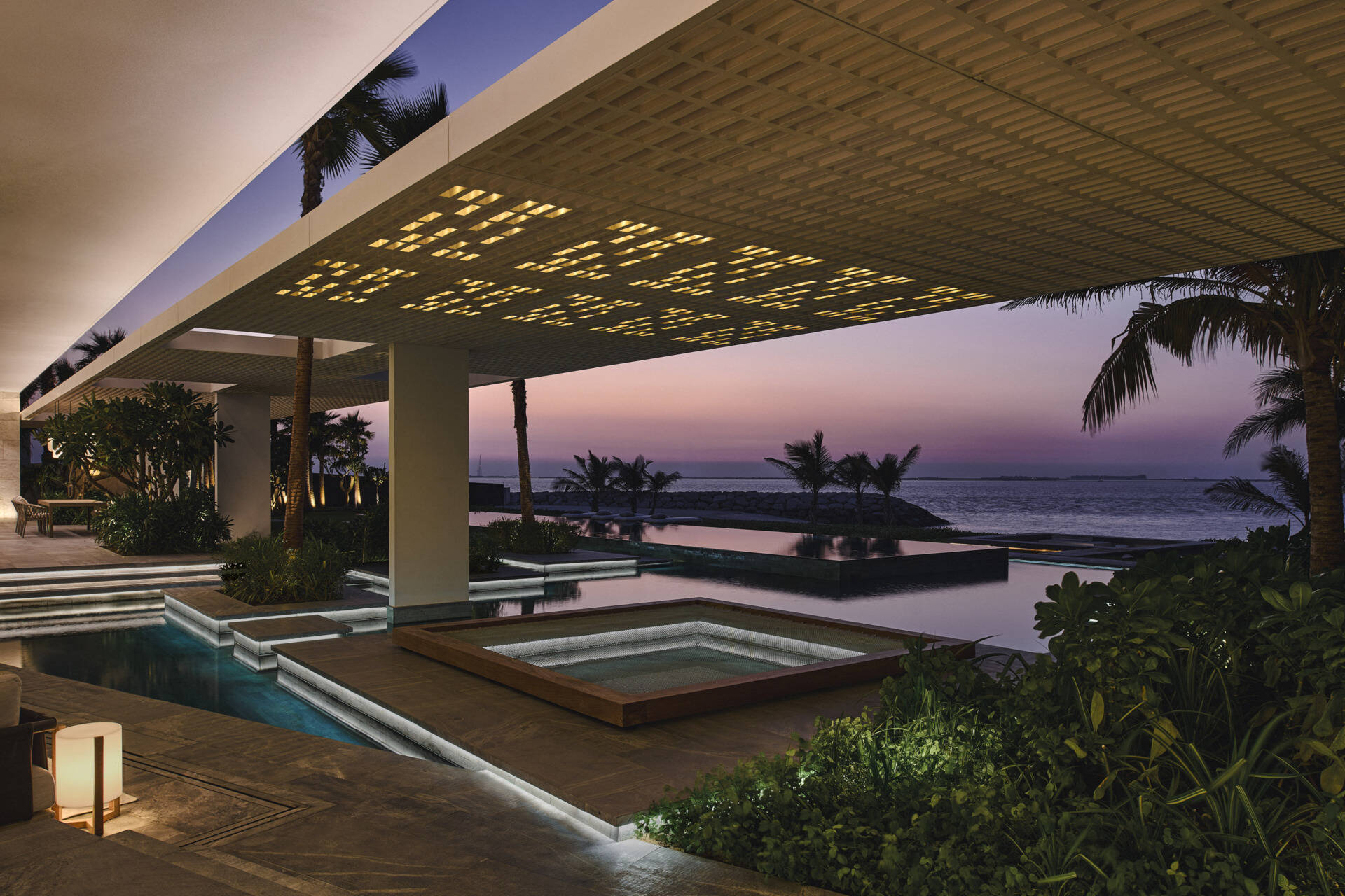 Aligned with coastal views, the swimming pool anchors the garden edge in a restrained composition of water, stone and sky. The connection to the Arabian Sea remains uninterrupted.