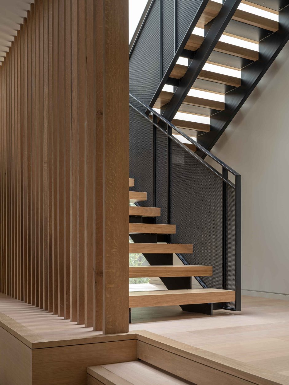 From Entry to Pool, This Modern House Unfolds in Levels