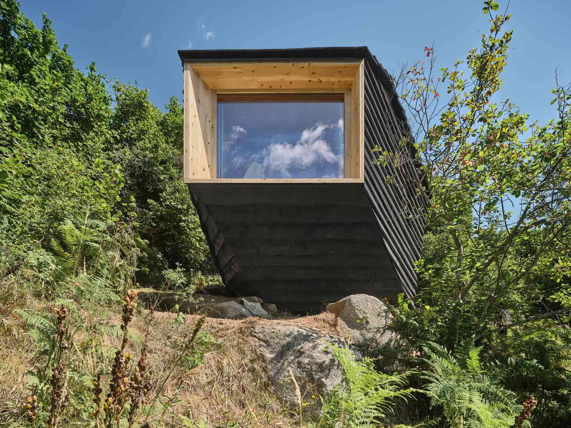 This cabin mimics the surrounding rocks while its charred timber exterior highlights fire management in the mountains.