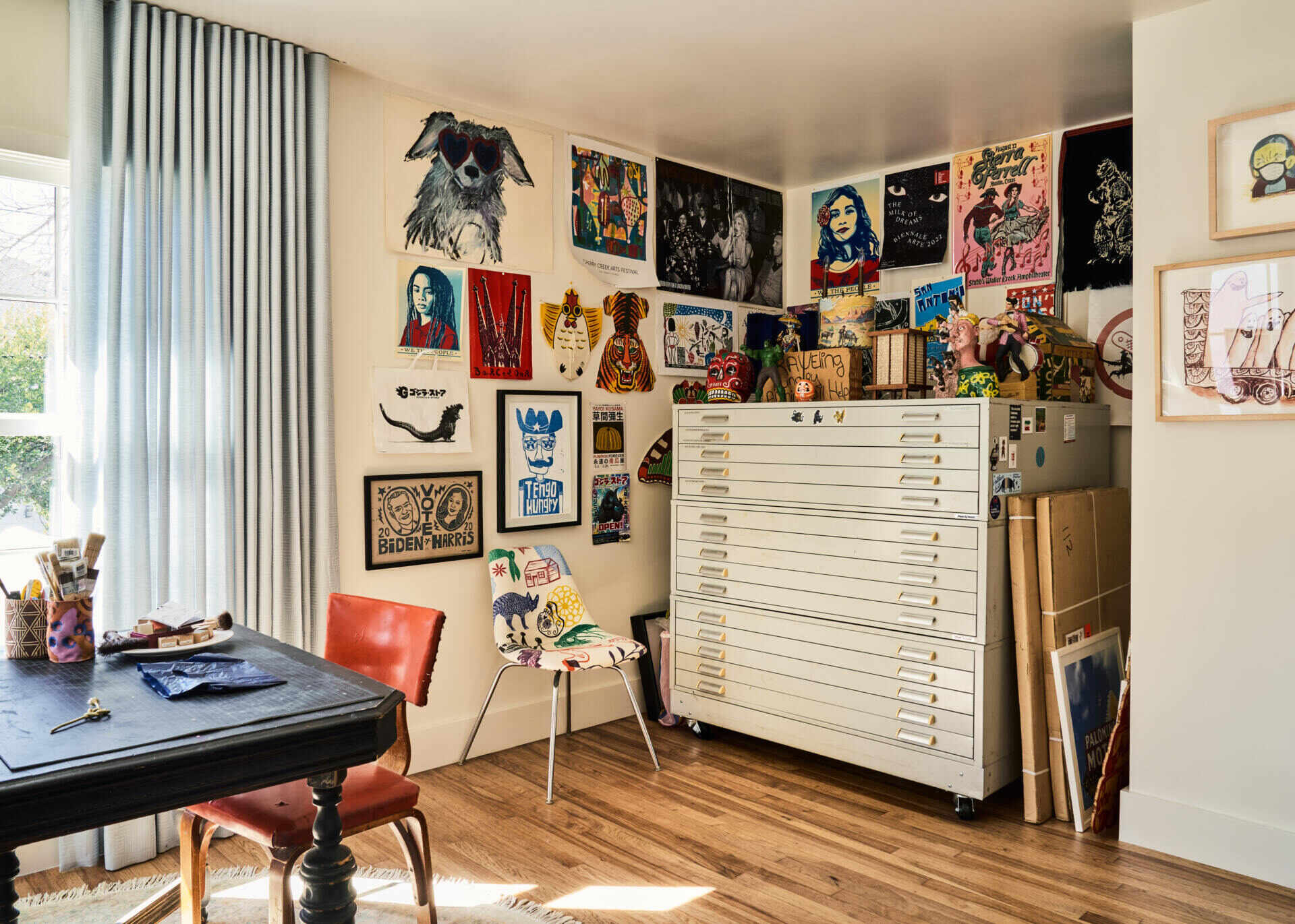 In the art room, flexible design and layered materials create a creative space that lets artwork take center stage.