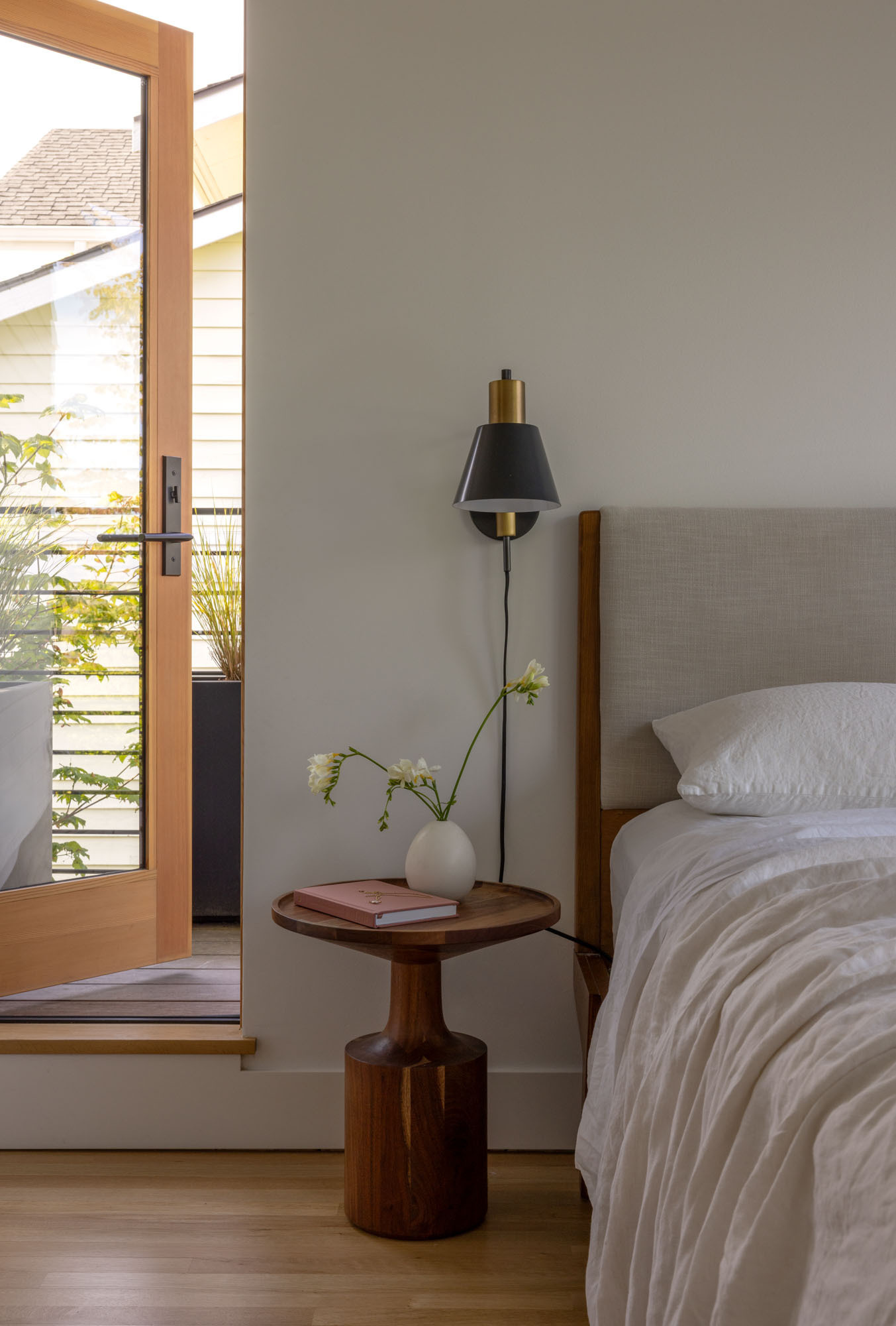 New bedrooms bring privacy and calm, with soft tones and natural materials shaping a peaceful retreat for the family.