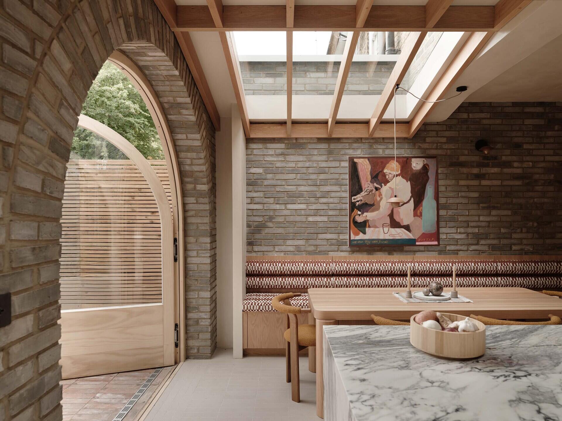 Arched doors and soft curves introduce a subtle architectural detail that references Georgian style while improving flow between spaces.