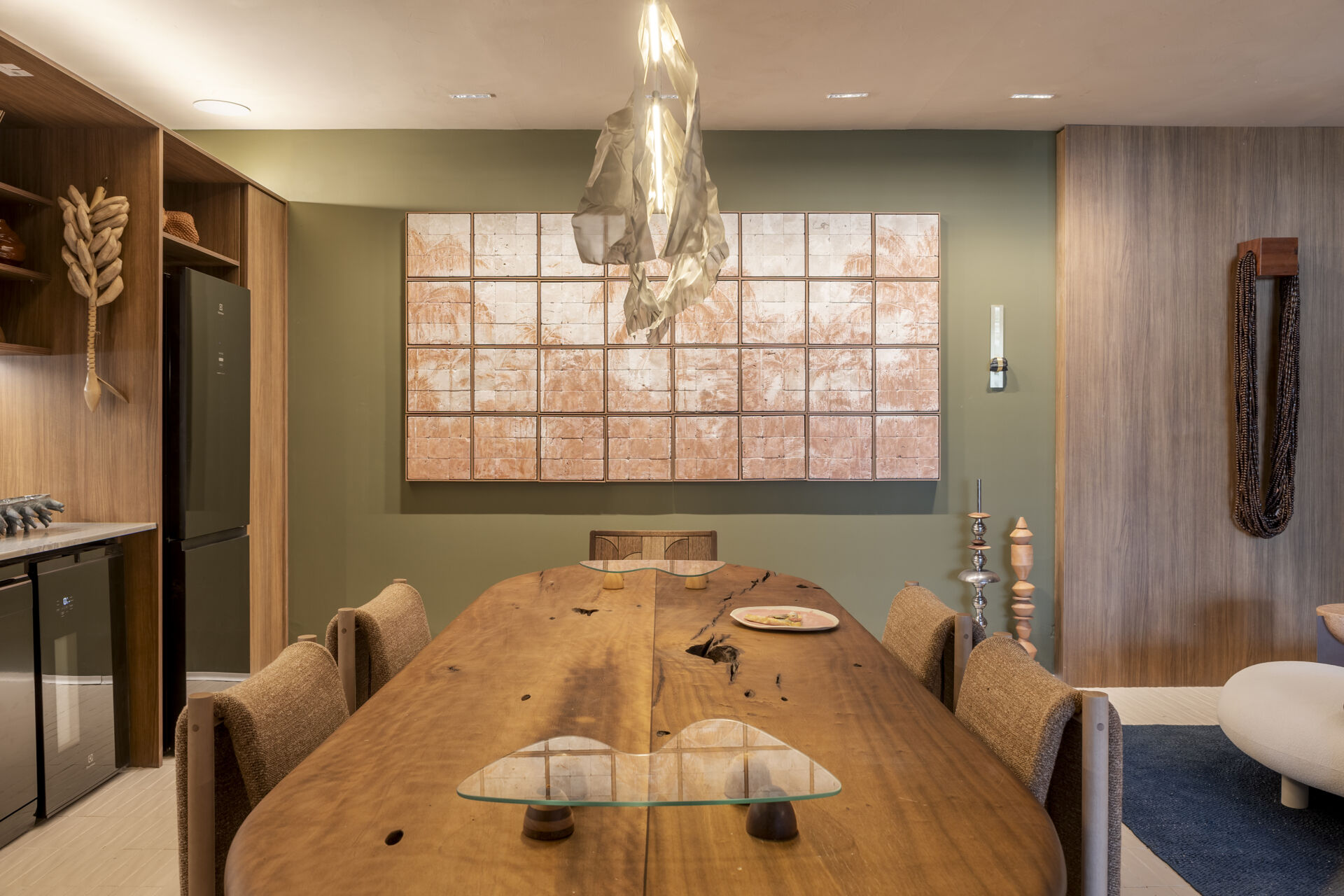 An open dining space designed for hosting, seamlessly connected to the living area for easy, social gatherings.