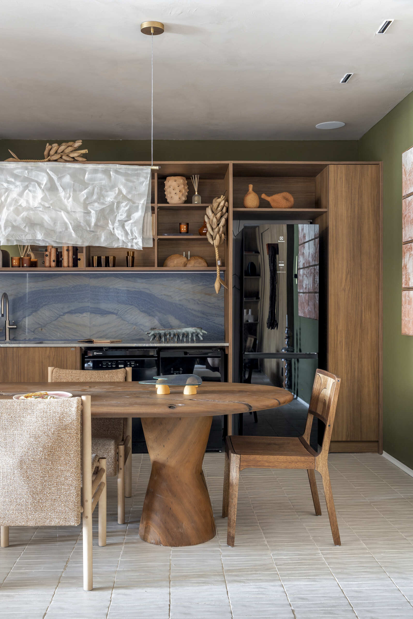 An open dining space designed for hosting, seamlessly connected to the living area for easy, social gatherings.