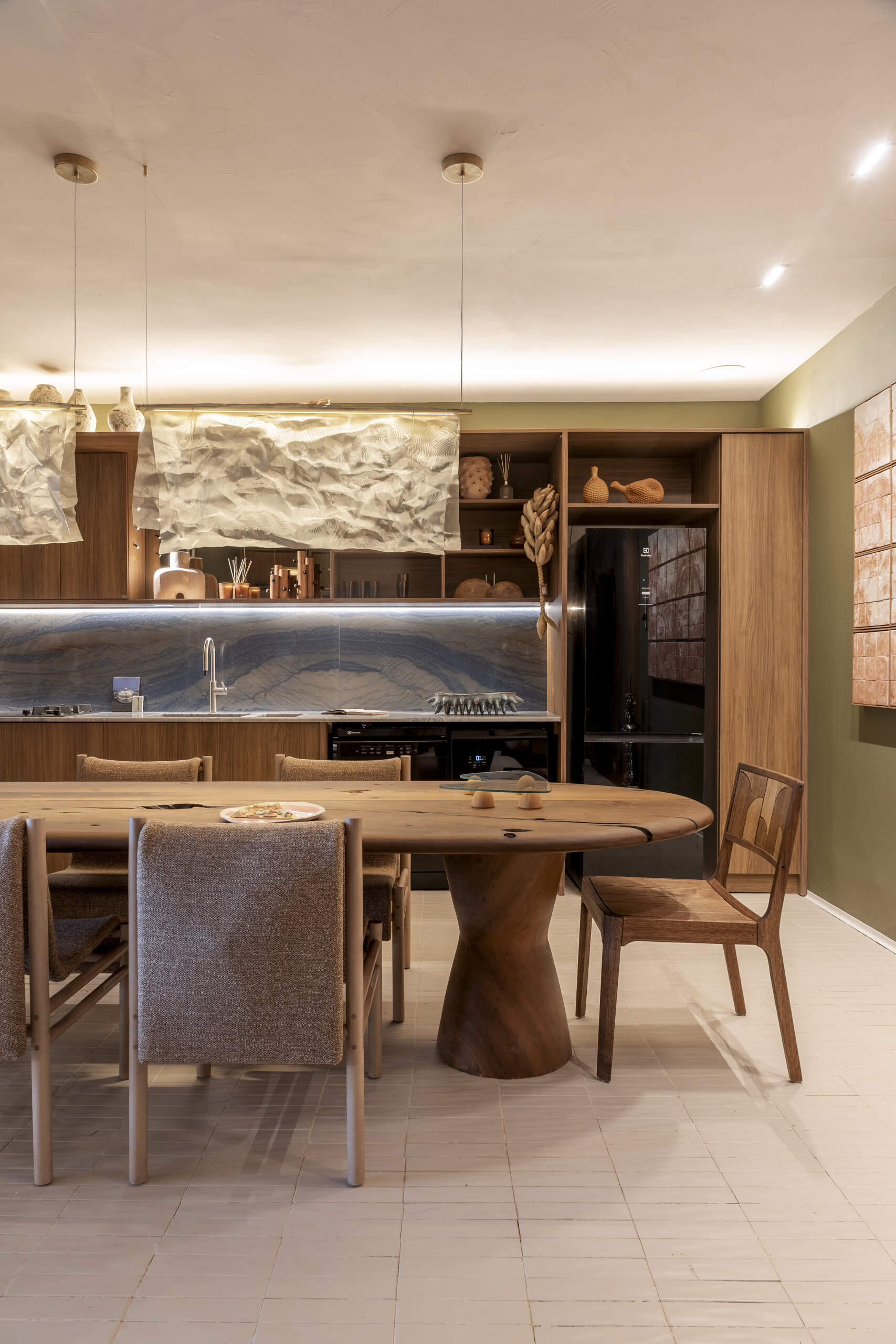 An open dining space designed for hosting, seamlessly connected to the living area for easy, social gatherings.