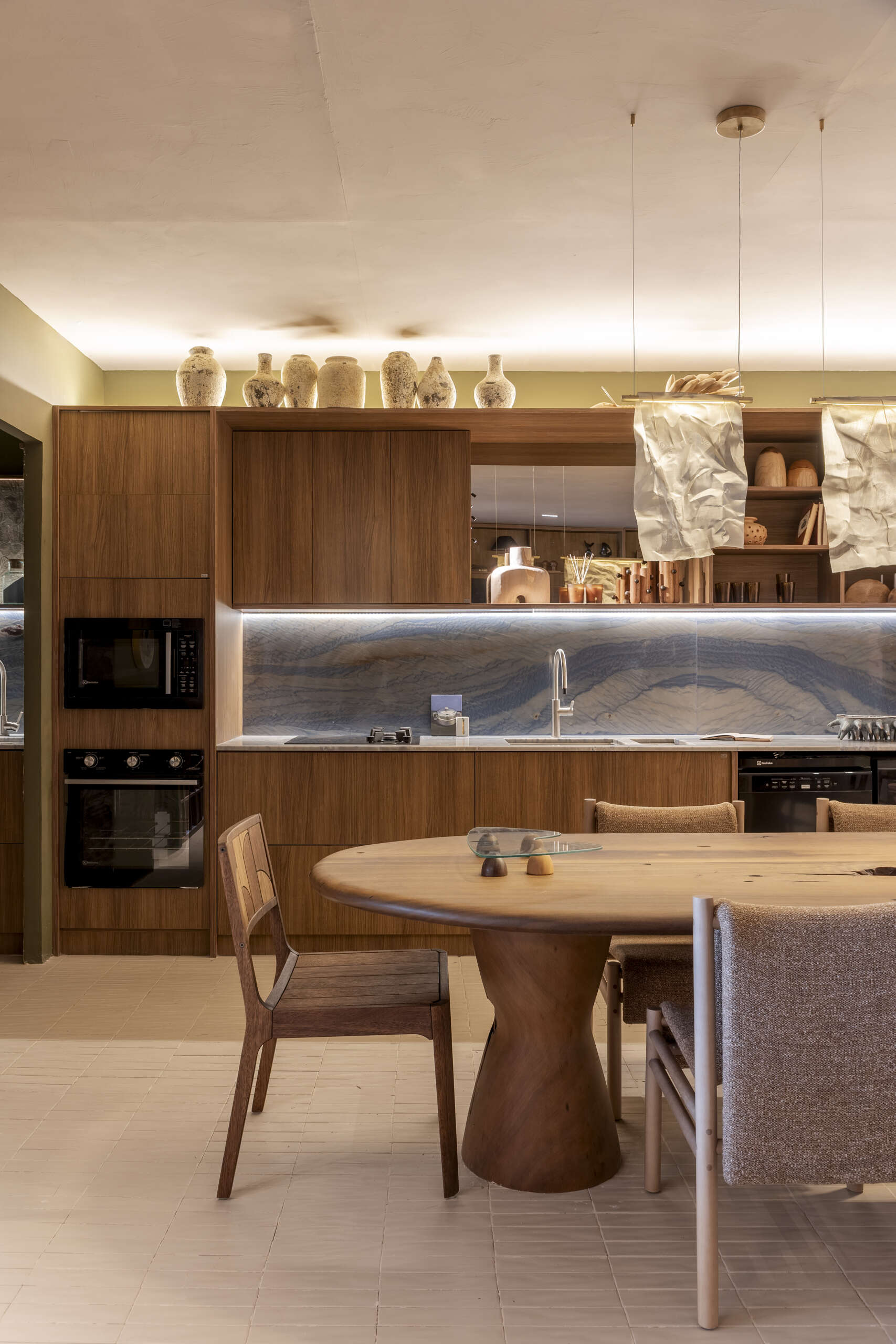 An open dining space designed for hosting, seamlessly connected to the living area for easy, social gatherings.