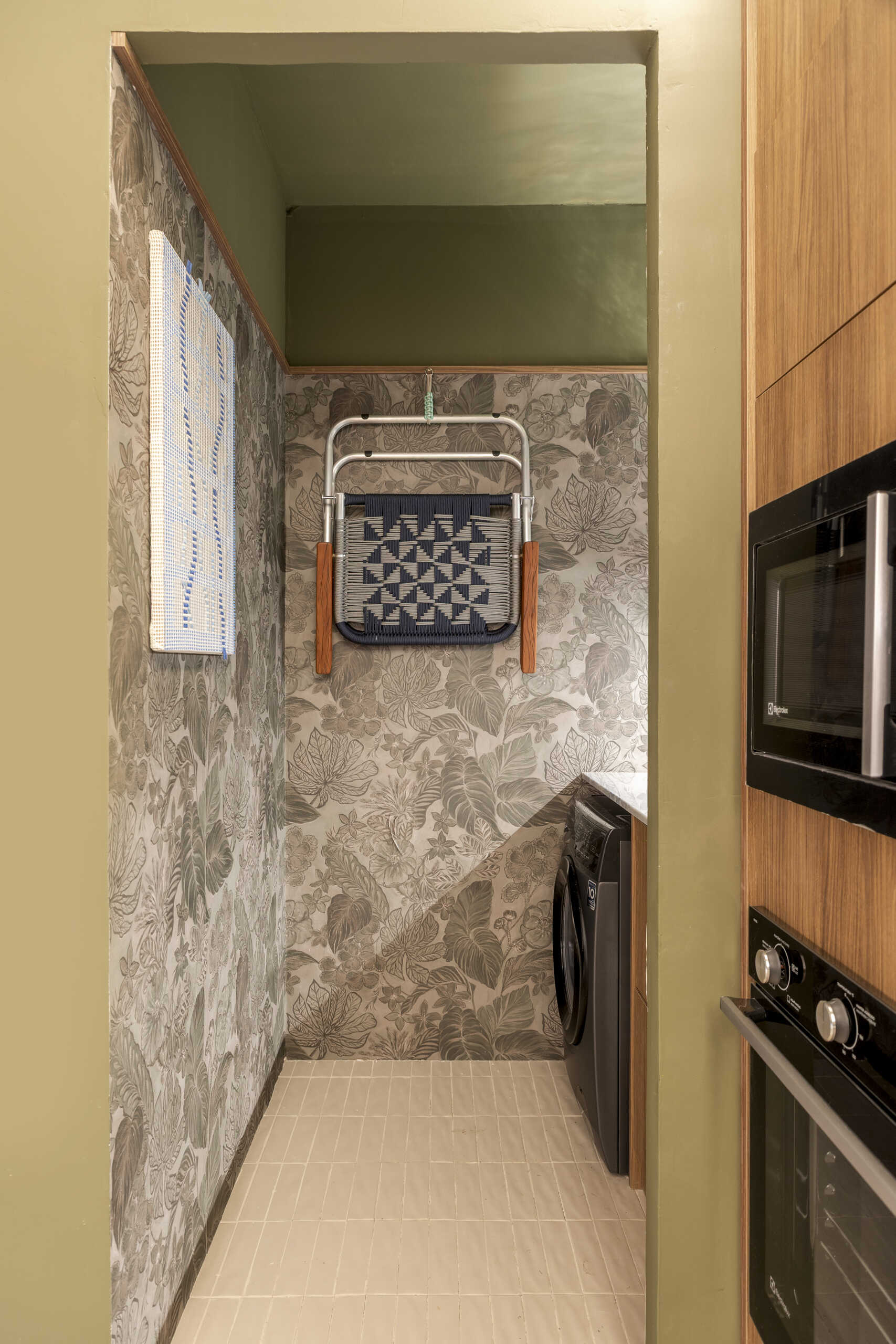 A functional laundry space that integrates seamlessly into the apartment’s layout without disrupting the overall design.