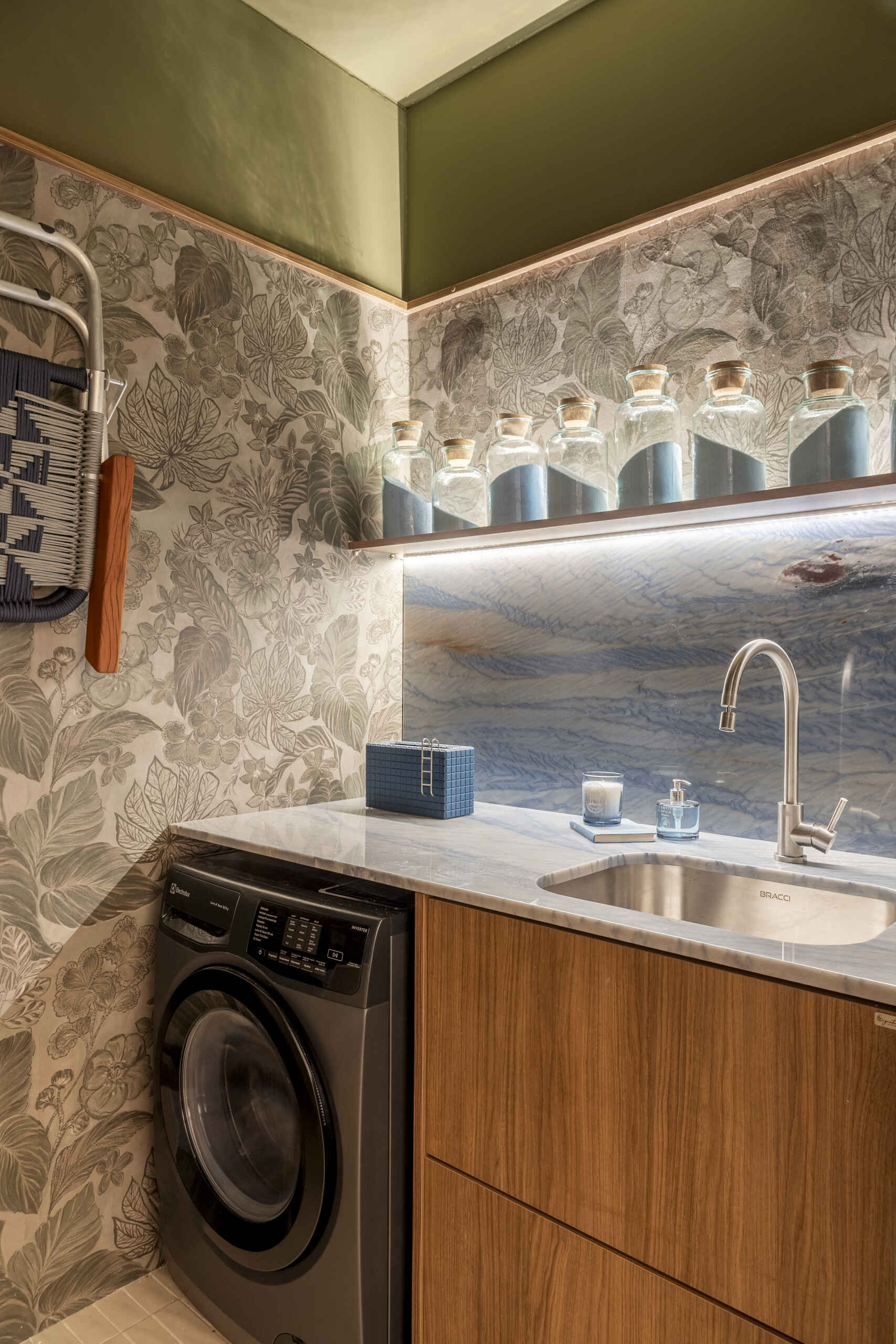 A functional laundry space that integrates seamlessly into the apartment’s layout without disrupting the overall design.