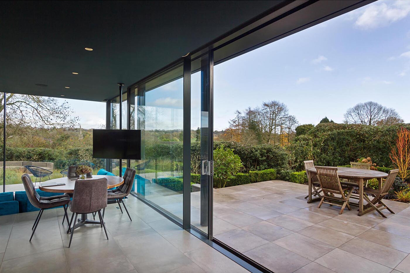 A raised dining area adds flexibility to the open-plan layout, keeping the space functional and uncluttered.
