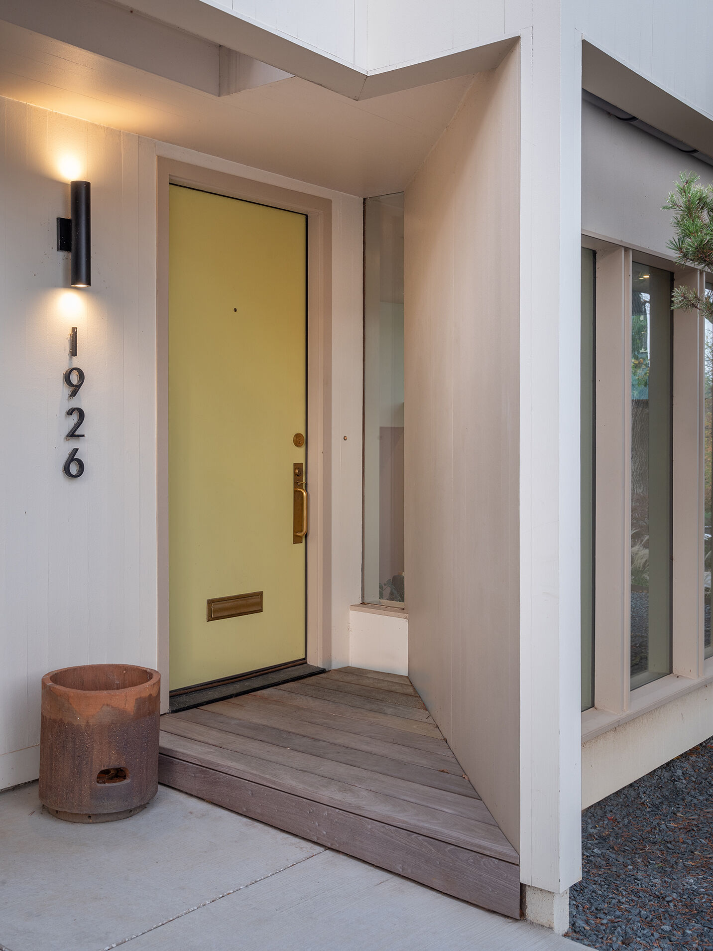 A 1957 midcentury modern home in Kansas City is brought back into focus with a clean, modern update that respects its original design.